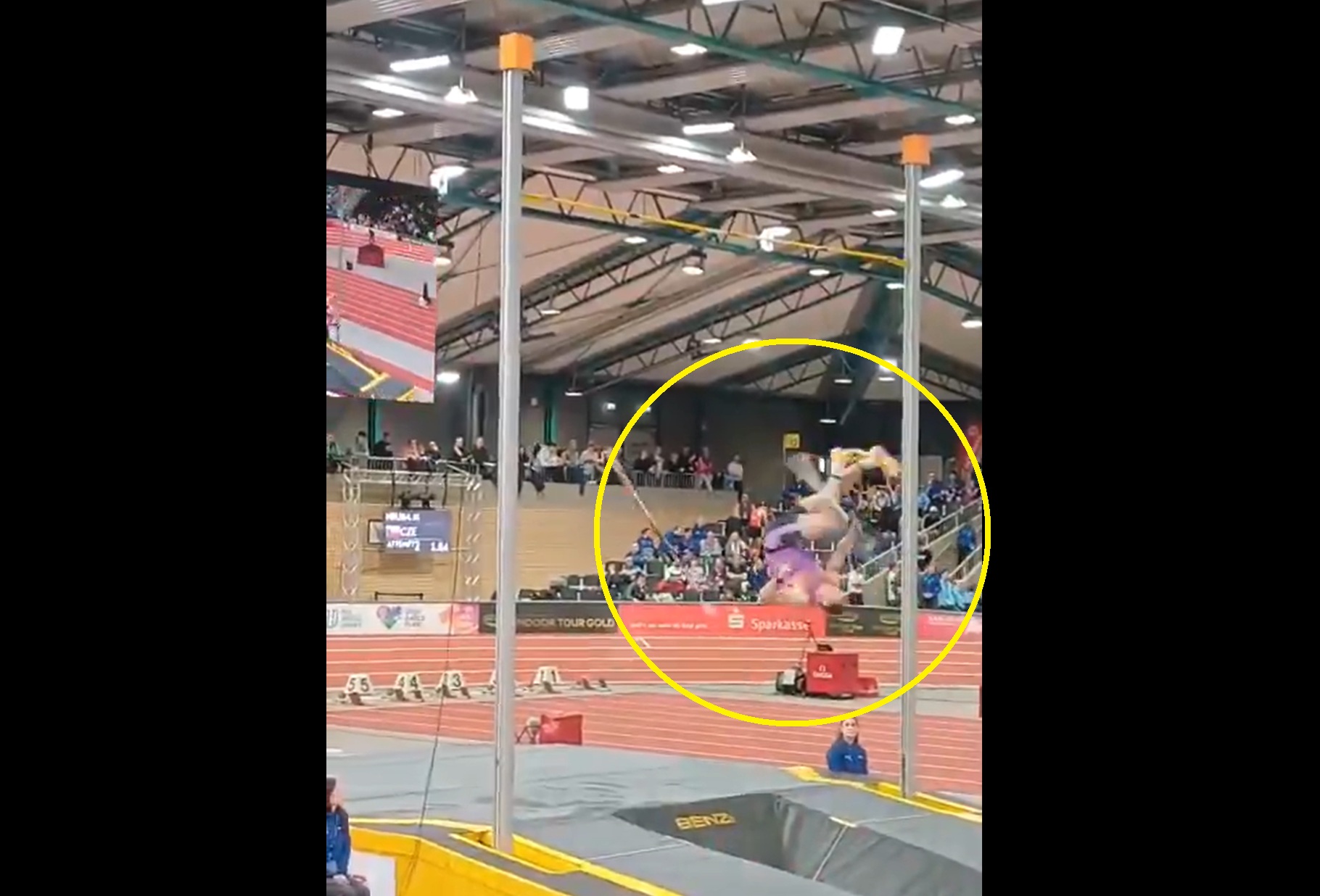 Niebezpieczny wypadek Liska. Tyczka pękła podczas skoku [WIDEO]