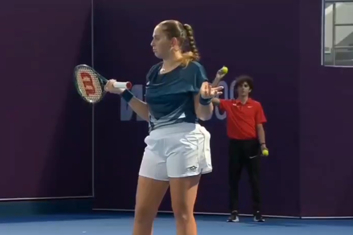 Nemezis Świątek nie wytrzymała. Nagle zastygła na korcie [WIDEO]