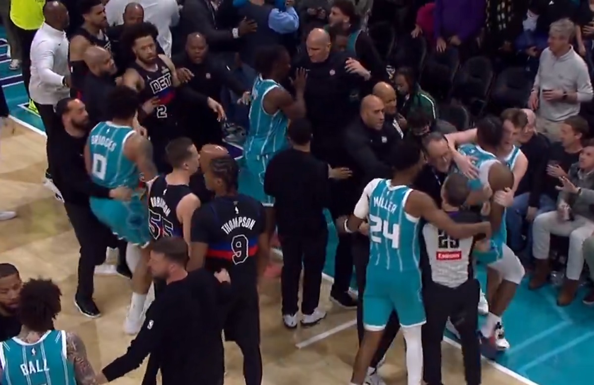 Wielka awantura w NBA. Nagle zaczęli wymieniać ciosy [WIDEO]