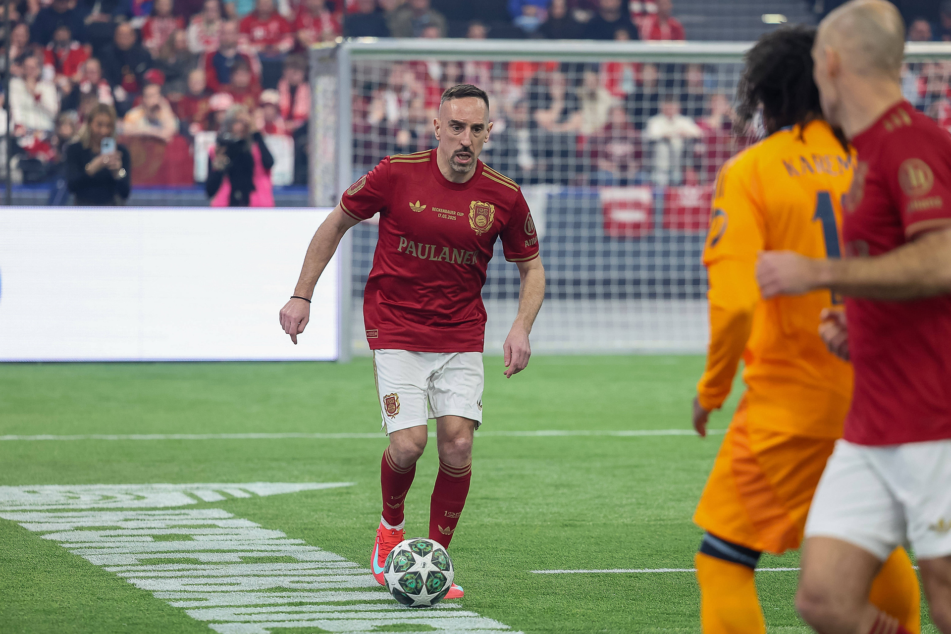 Dwie byłe gwiazdy piłki w aktach Epsteina. Jedna z nich złoży skargę