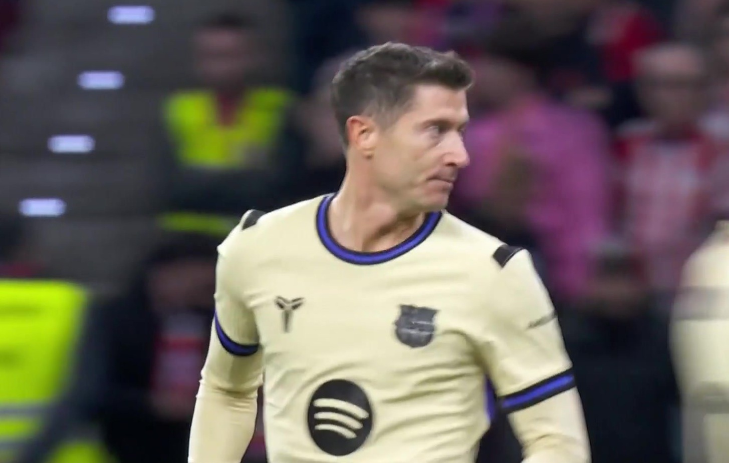 Lewandowski na ratunek Barcelonie! Nietypowa decyzja Flicka