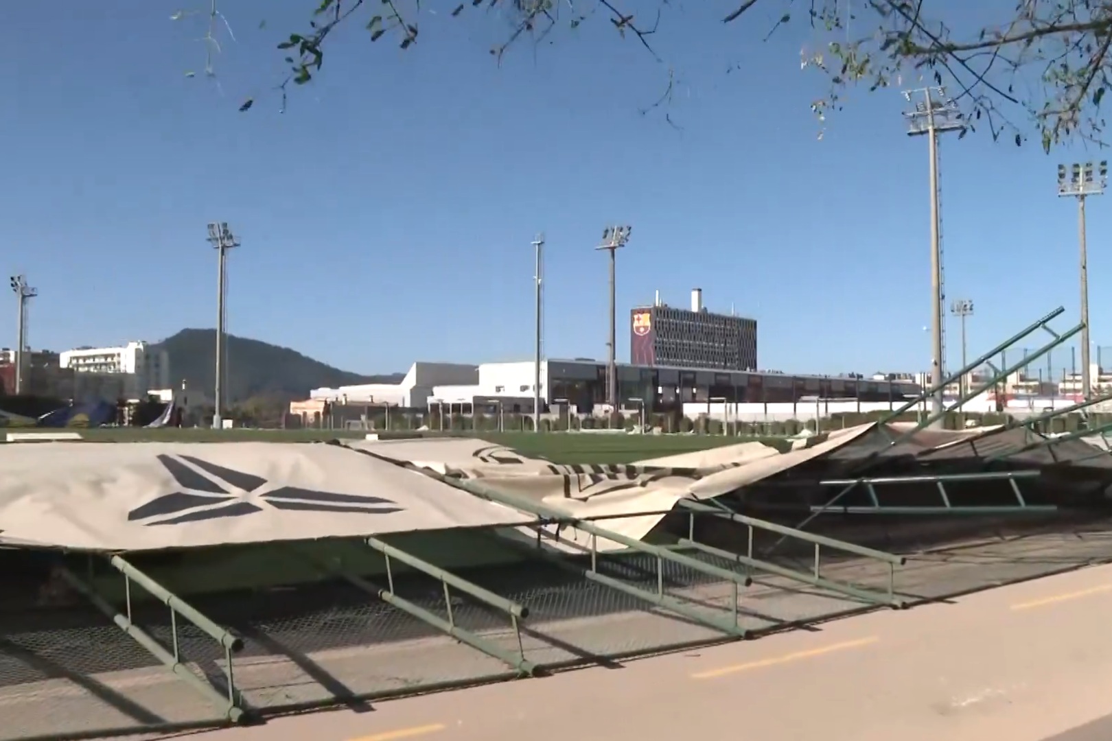 Kolejne problemy Barcelony. Żywioł zasiał spustoszenie [WIDEO]