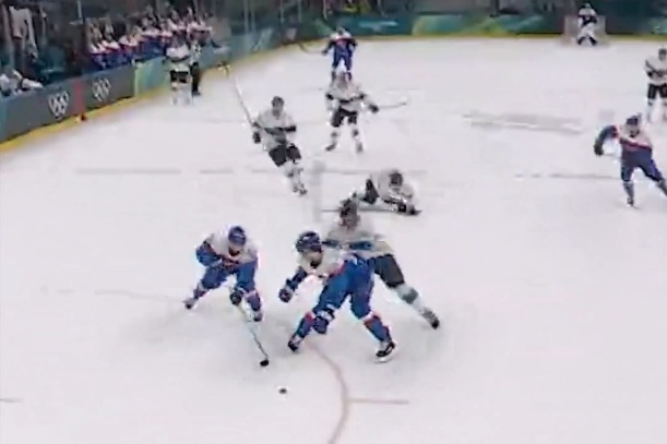 Miał przed sobą tylko pustą bramkę. Nie zgadniecie, co zrobił [WIDEO]