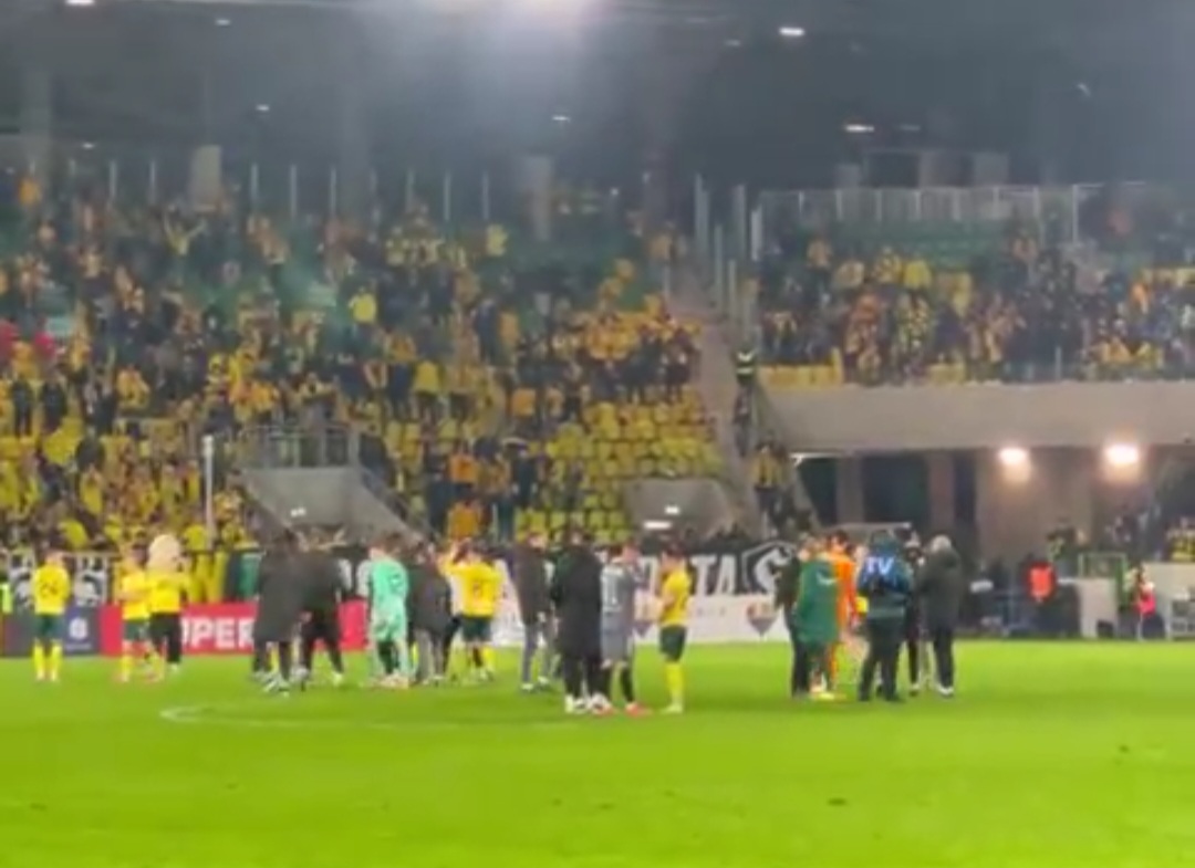 "Wszystkich was za***iemy". Skandaliczna przyśpiewka kibiców Legii