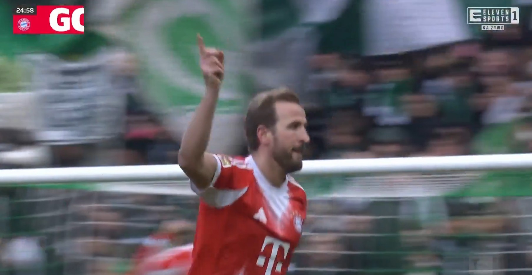 Kane goni rekord Lewandowskiego. Dublet Anglika, Bayern nie dał szans rywalom [WIDEO]