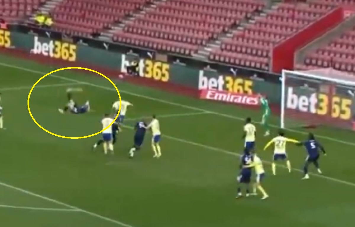 Gol przewrotką w meczu Polaka! Akcja niczym z gry komputerowej w Anglii