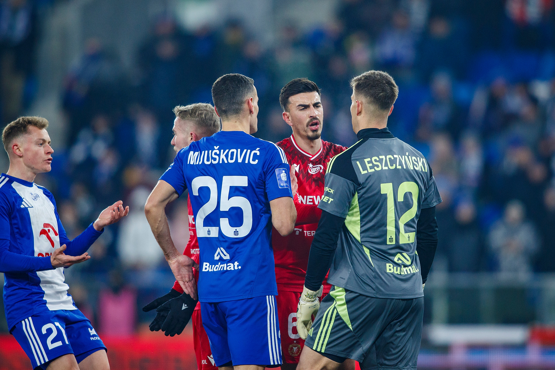 Piłkarz z Ekstraklasy uderza w Widzew. "Sędzia musi im pomagać"