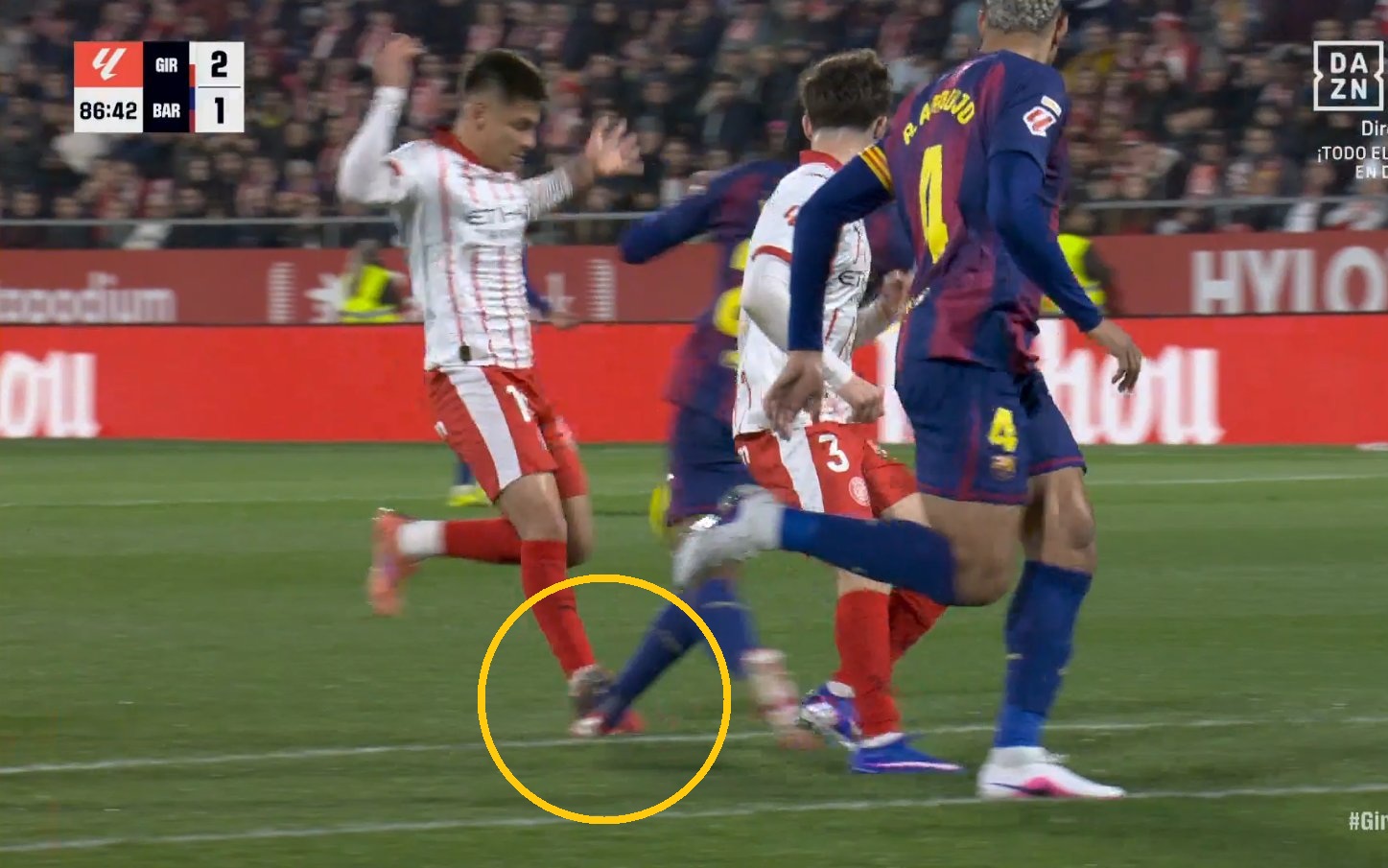 Barcelona została skrzywdzona?! Wrze po decyzjach sędziego