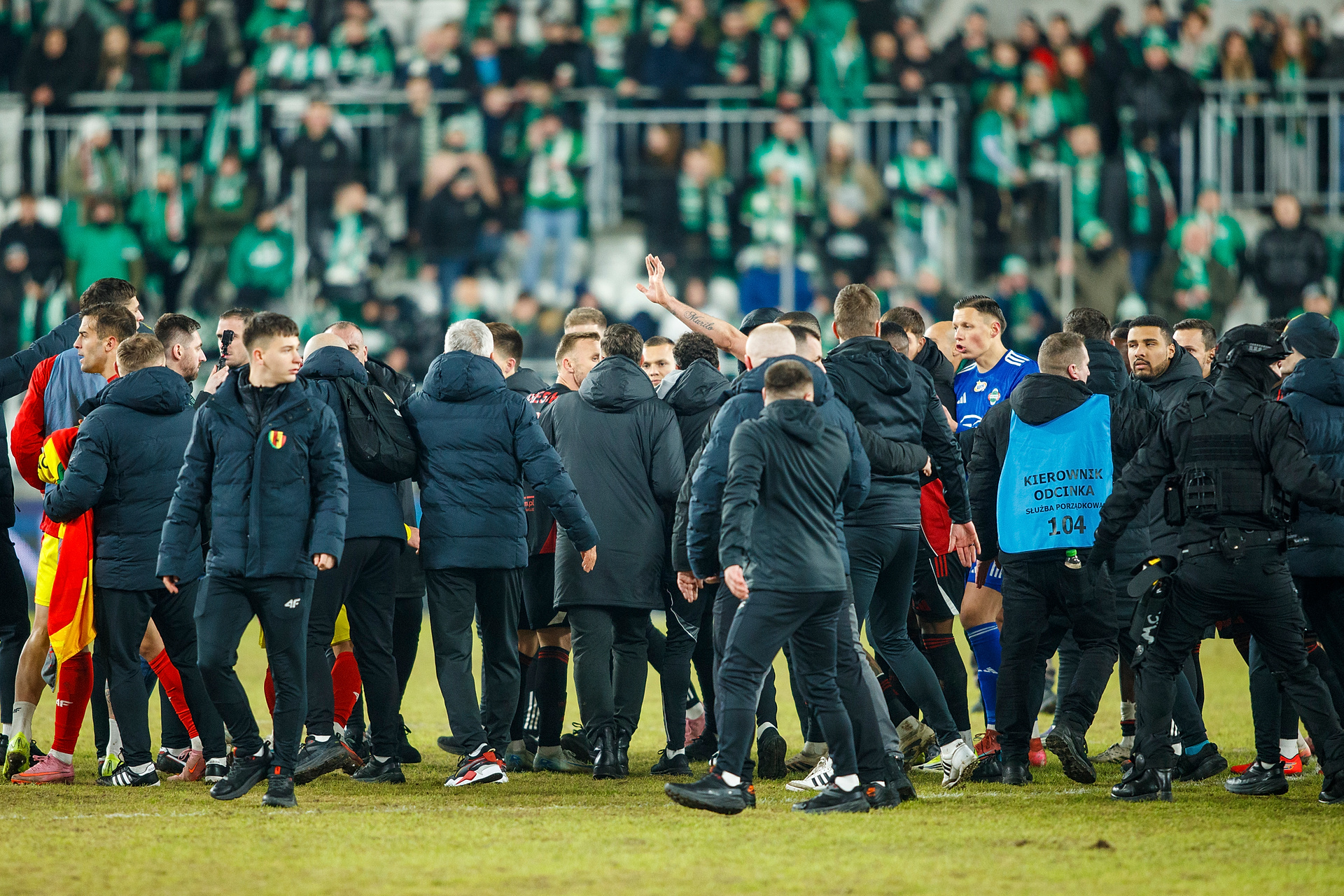 "Kibic" Radomiaka wyleciał z pracy! Pokłosie ataku w meczu z Koroną