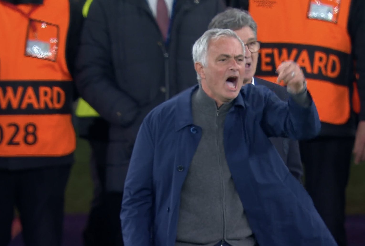 Mourinho nie wytrzymał! Wyleciał na trybuny w hicie LM [WIDEO]
