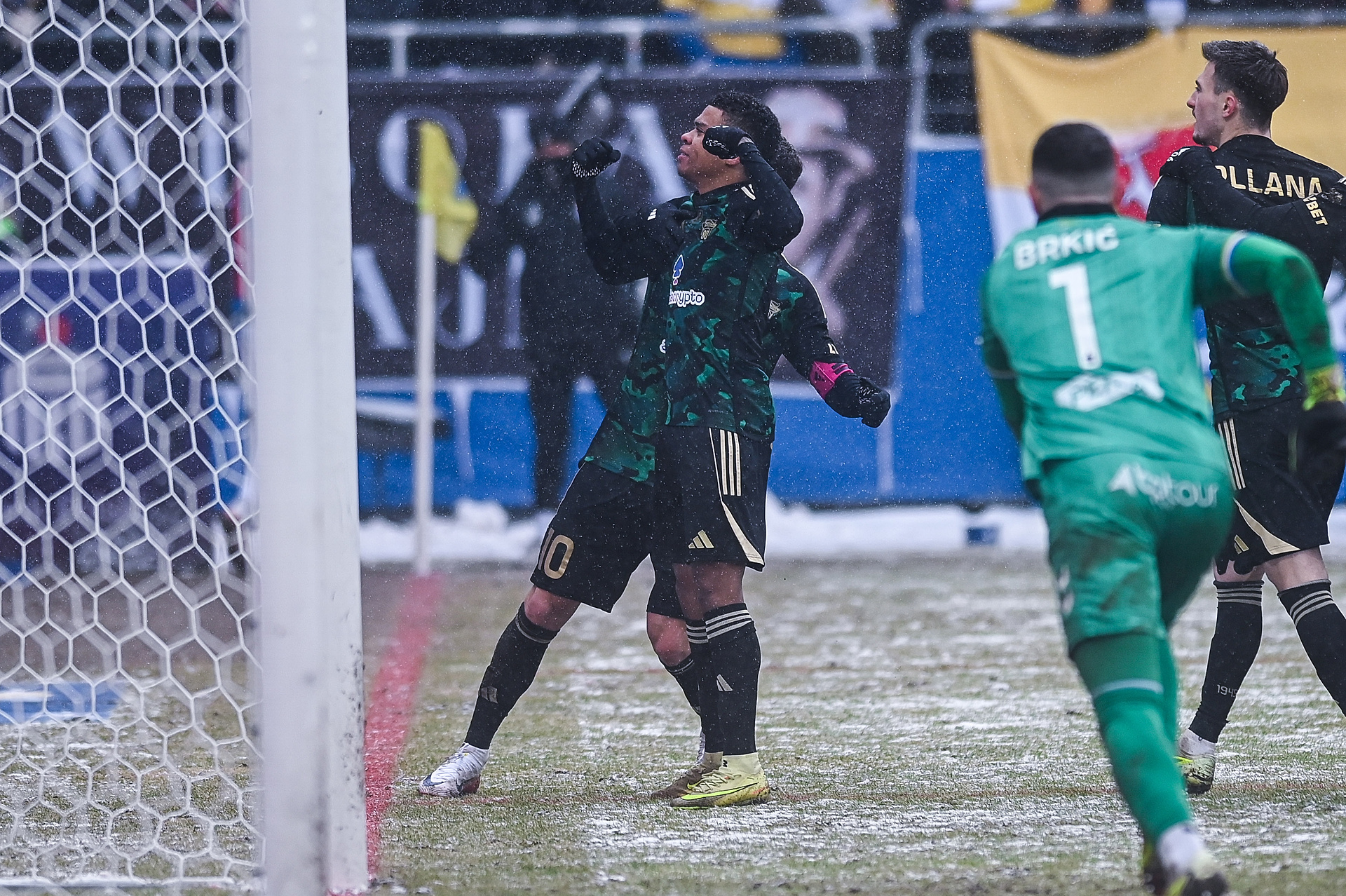 Polski klub zadziwia. Gra kapitalnie, niedługo grubo zarobi. "Kilkanaście milionów euro"