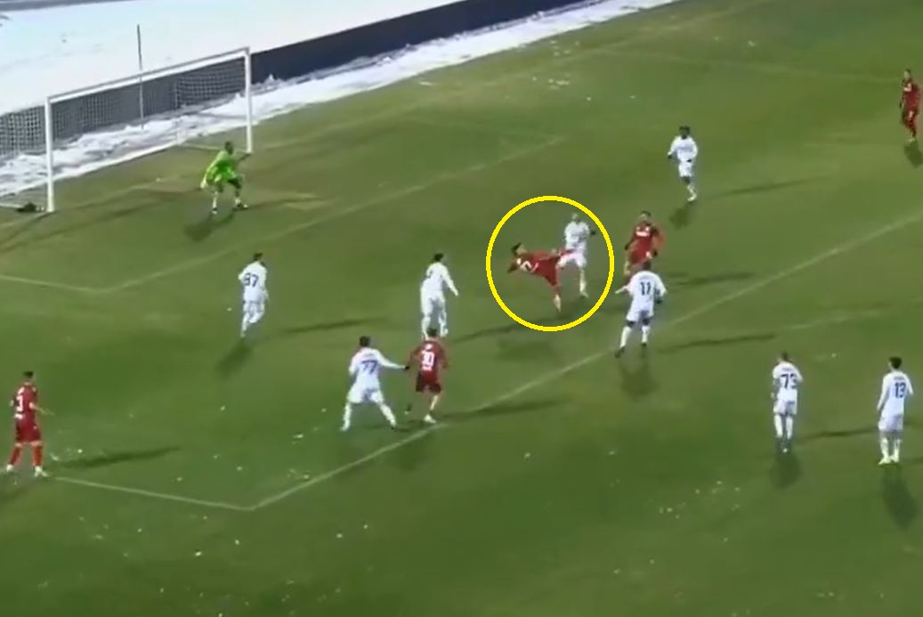 To może być nagroda Puskasa. Cudowna przewrotka w derbach stolicy [WIDEO]