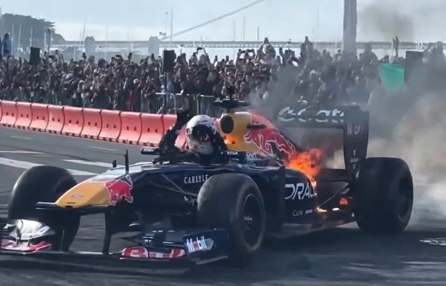 Chwile grozy w F1. Red Bull nagle stanął w ogniu [WIDEO]