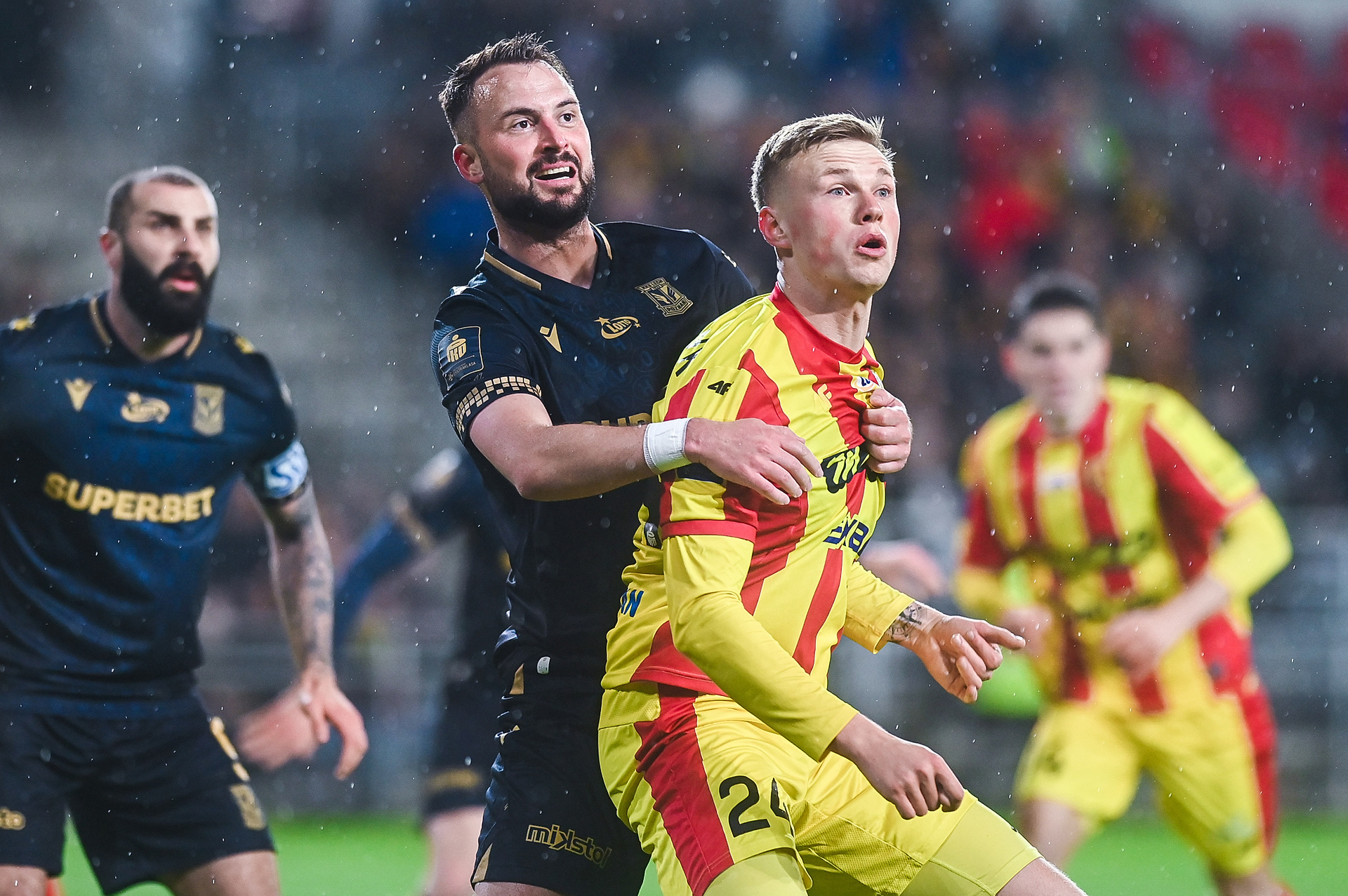 Lech ściga Jagiellonię! Mistrz Polski wygrał na trudnym terenie