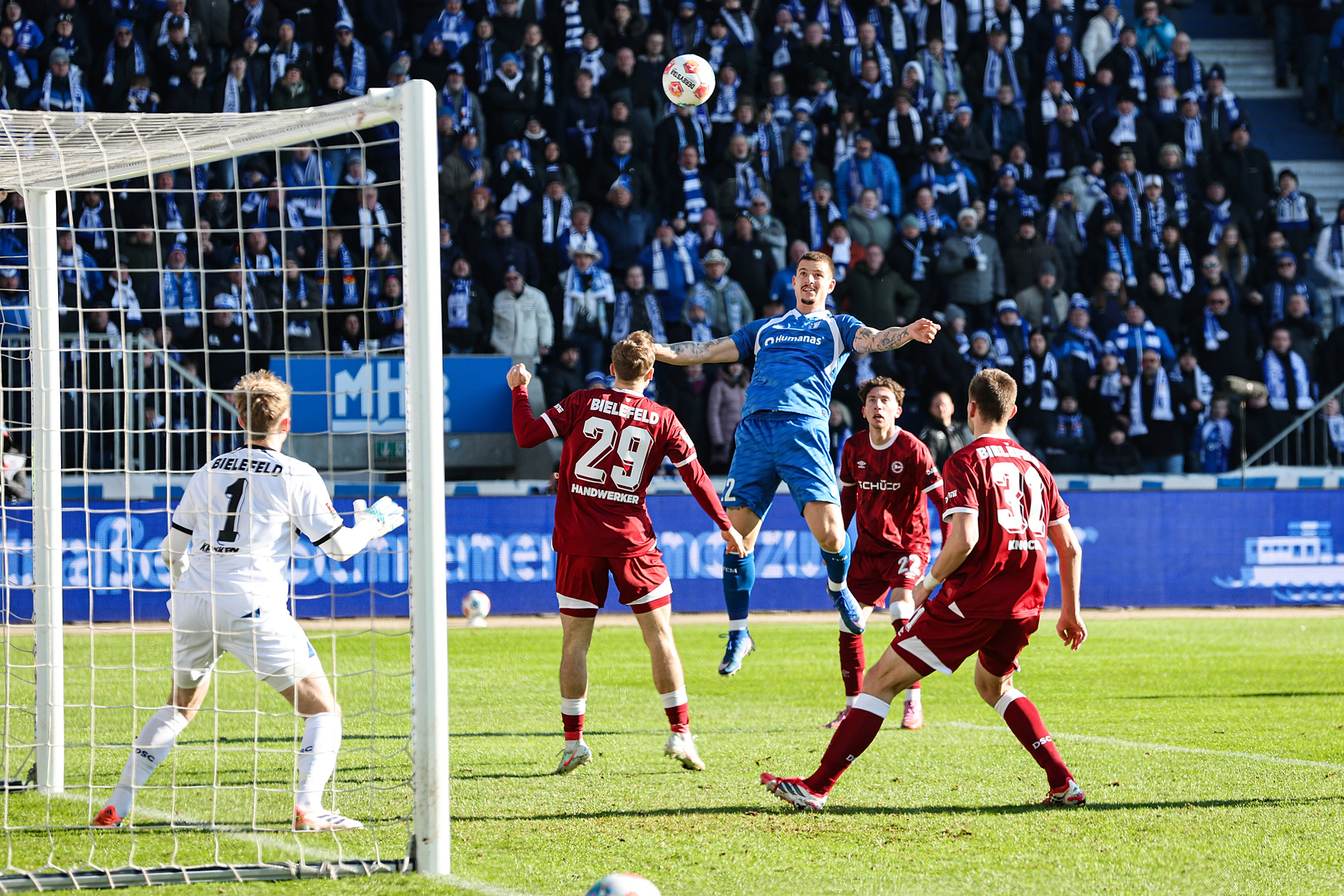 Polak wyczynia cuda. Zadziwił 61 tysięcy kibiców. Dawajcie go do kadry [POLACY ZA GRANICĄ]