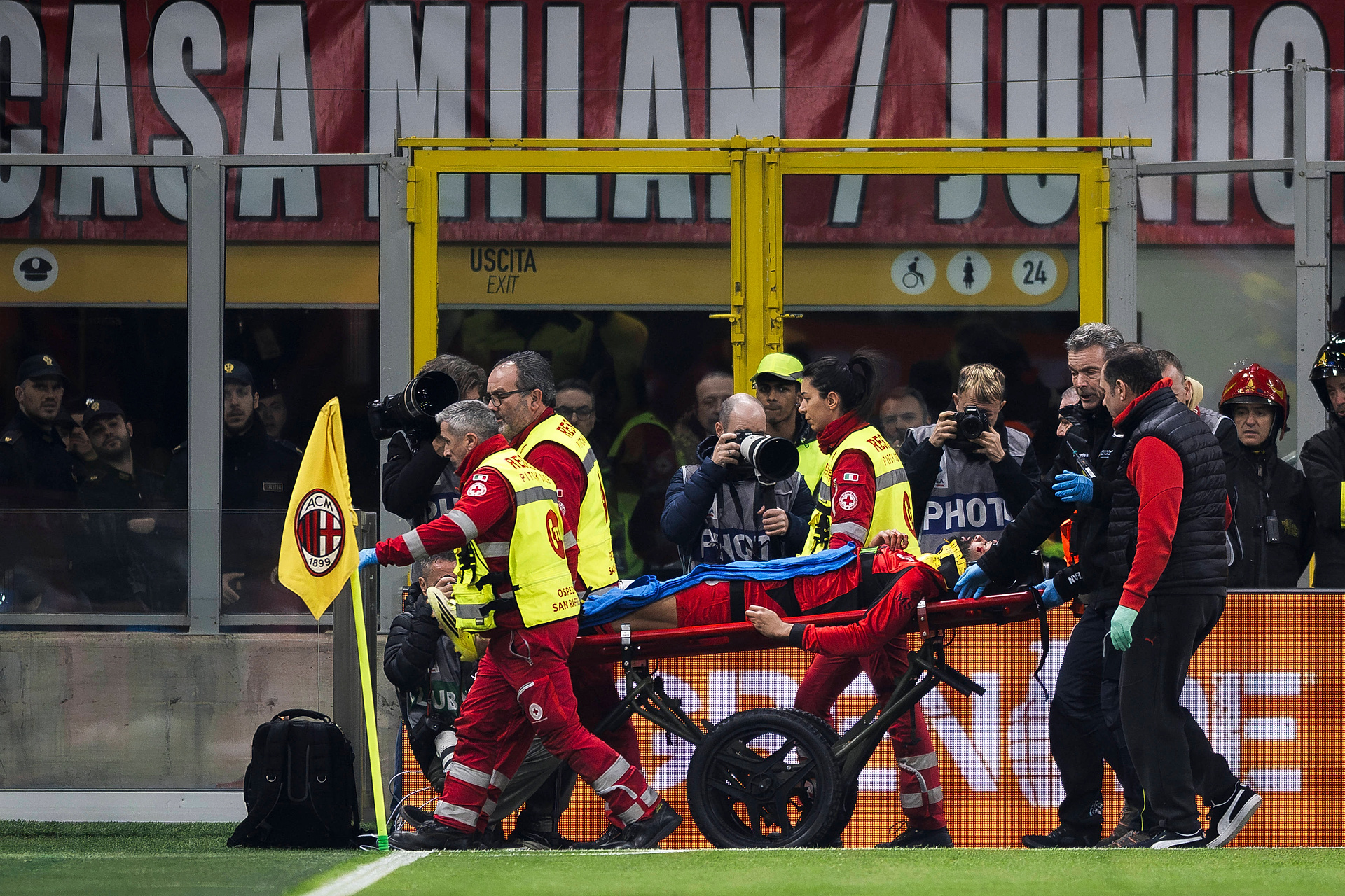 Drastyczna publikacja gracza Milanu. Stracił zęby w starciu z rywalem [ZDJĘCIE] 