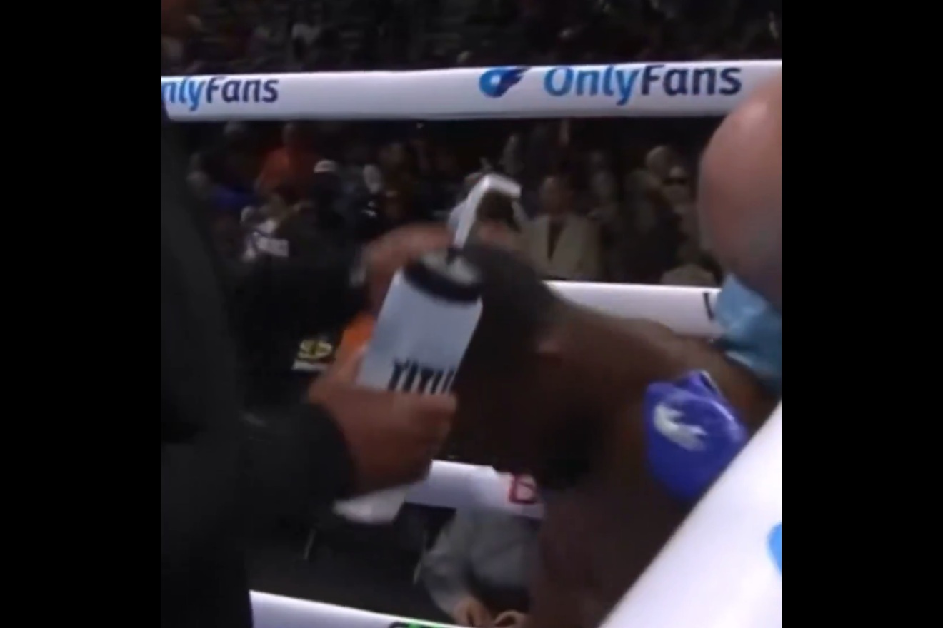 Nagle runął na ziemię. Fatalne obrazki w ringu [WIDEO]