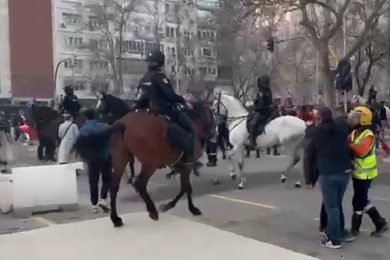 Dantejskie sceny w Madrycie. Starcia kibiców z policją przed meczem Realu [WIDEO]
