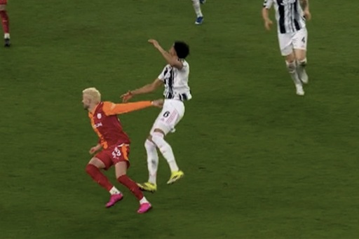 "Je**ny skandal!". Gracz Juventusu wściekły po czerwonej kartce, Polak w roli głównej