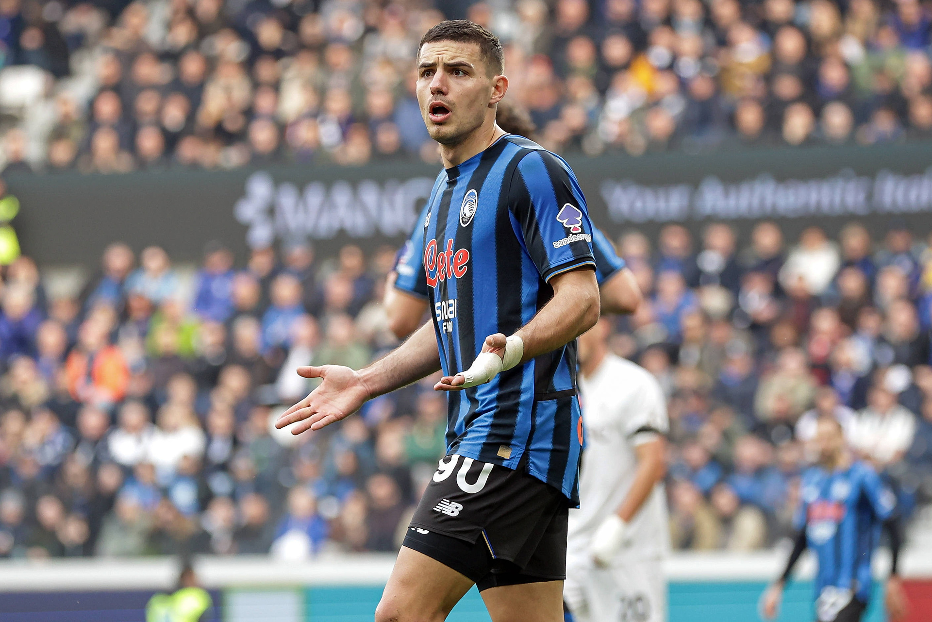 Zmasakrowana twarz kolegi Zalewskiego. Dostał korkiem prosto w głowę [ZDJĘCIE]