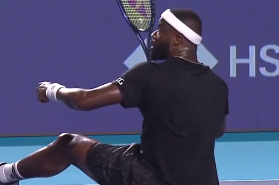 Tenisowe pudło roku. Jak on tego nie wykorzystał? [WIDEO]