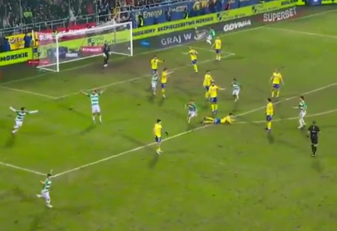 Kosmiczne Derby Trójmiasta. Niewiarygodne sceny, piękny gol, duża kontrowersja w Gdyni