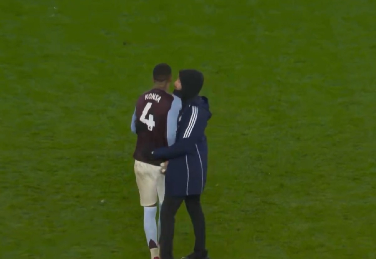 Kolega Casha się zagotował. Musieli go odciągać od kibiców [WIDEO]