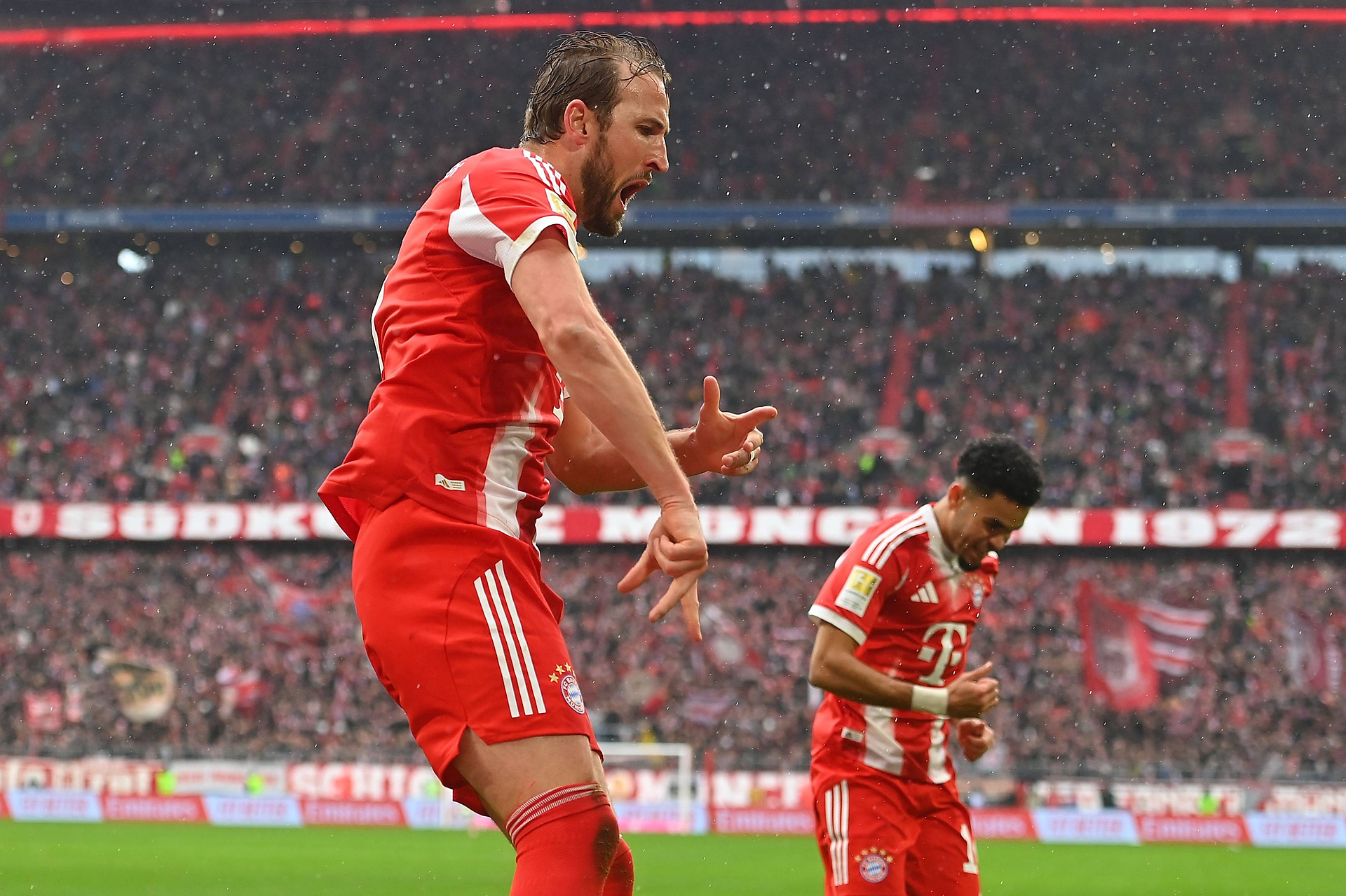 Kane goni rekord Lewandowskiego. Polak wciąż lepszy, tak wygląda bilans