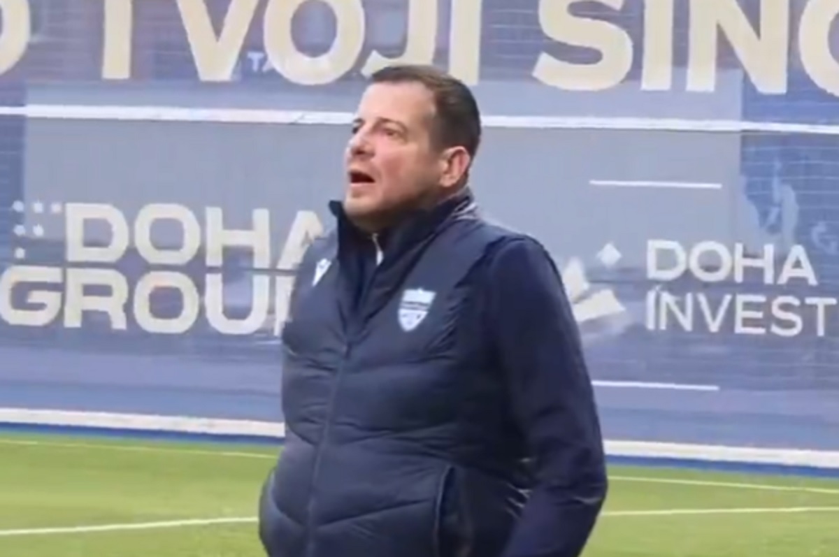 Alarmujące zachowanie trenera byłego rywala Jagiellonii. "Pod wpływem substancji" [WIDEO]