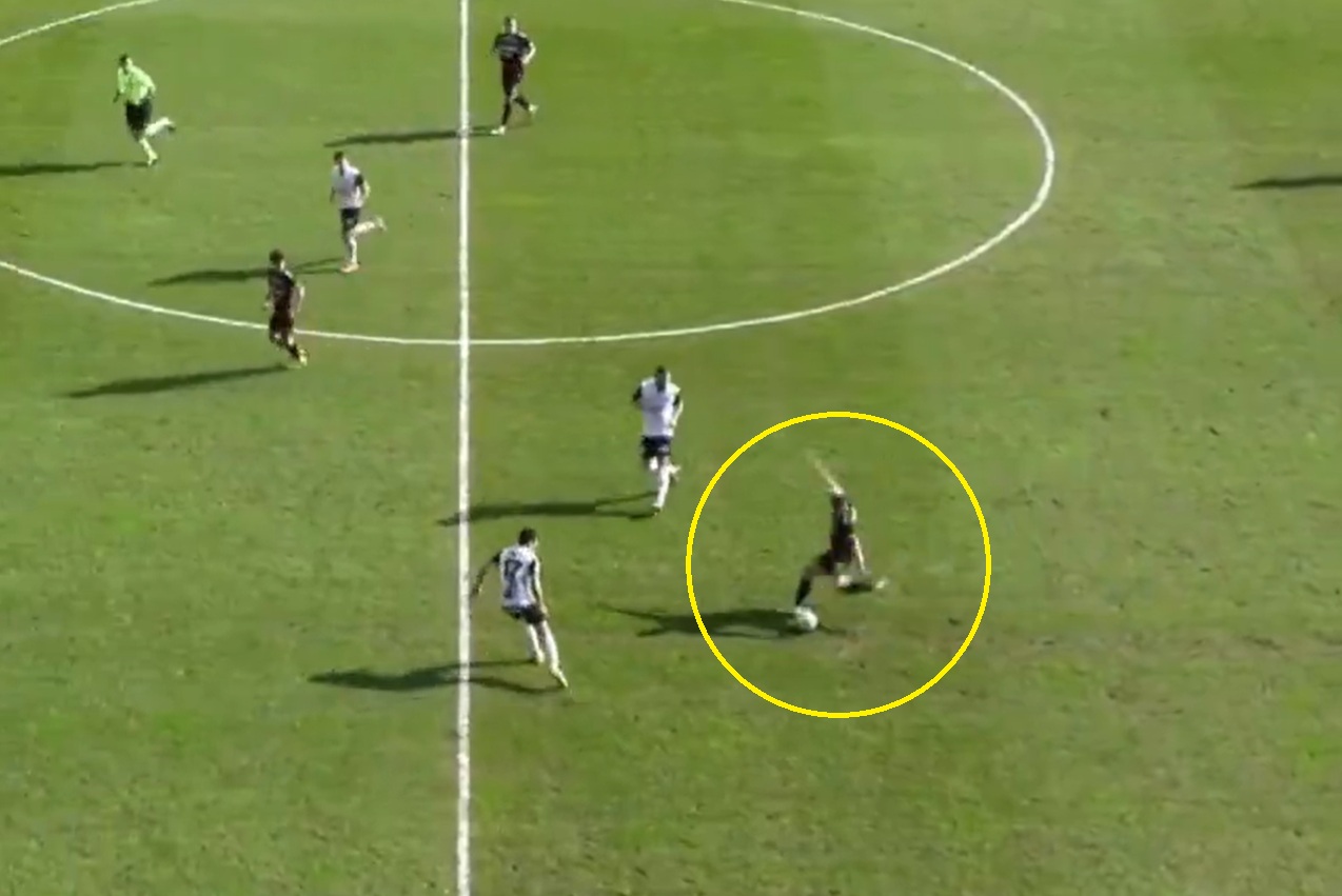 Szalony gol GKS-u Tychy. Zaczęło się od strzału z połowy boiska [WIDEO]