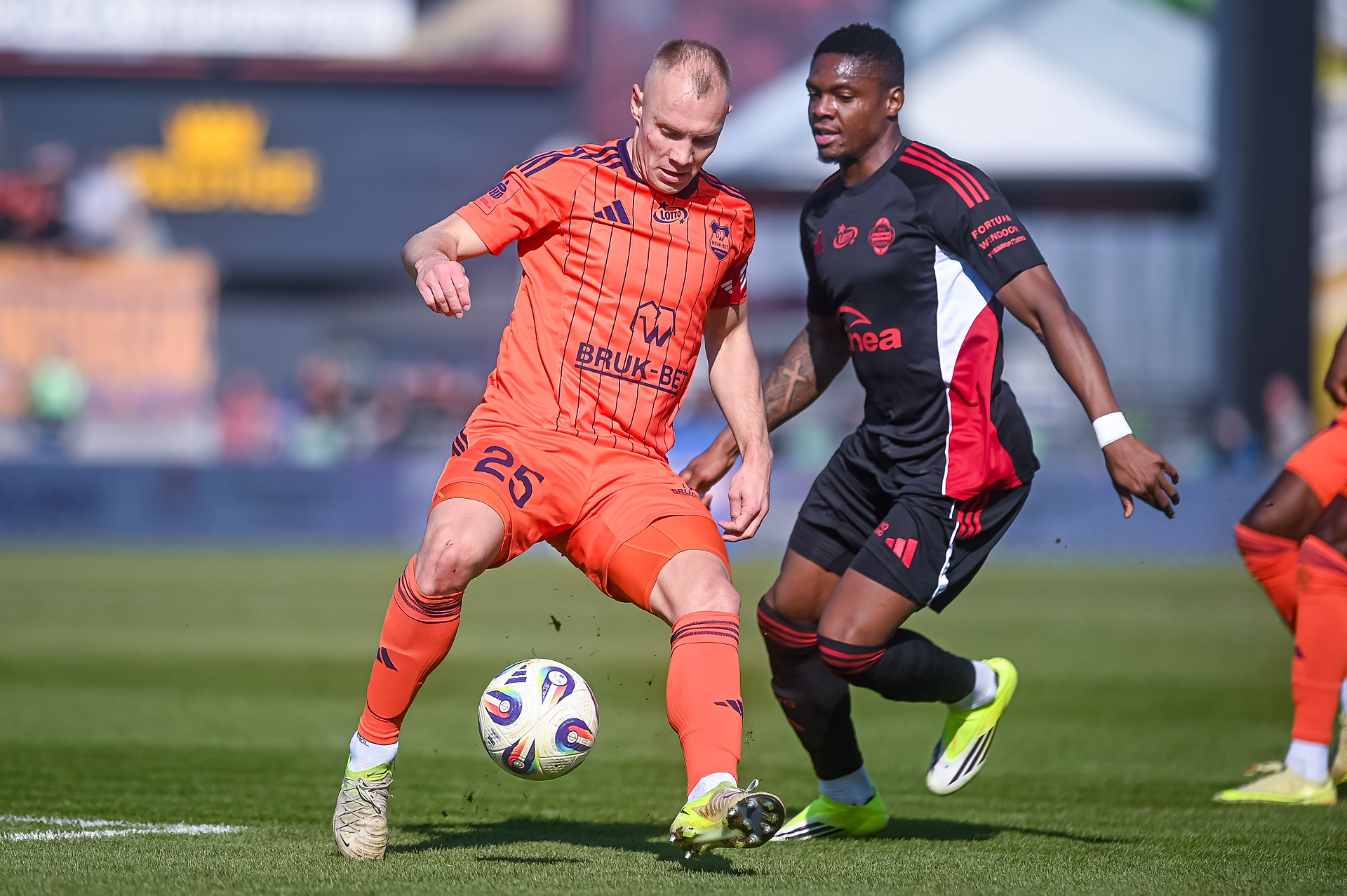 Nieciecza i Radomiak dały sobie po razie. Błyskawiczna wymiana ciosów w Ekstraklasie