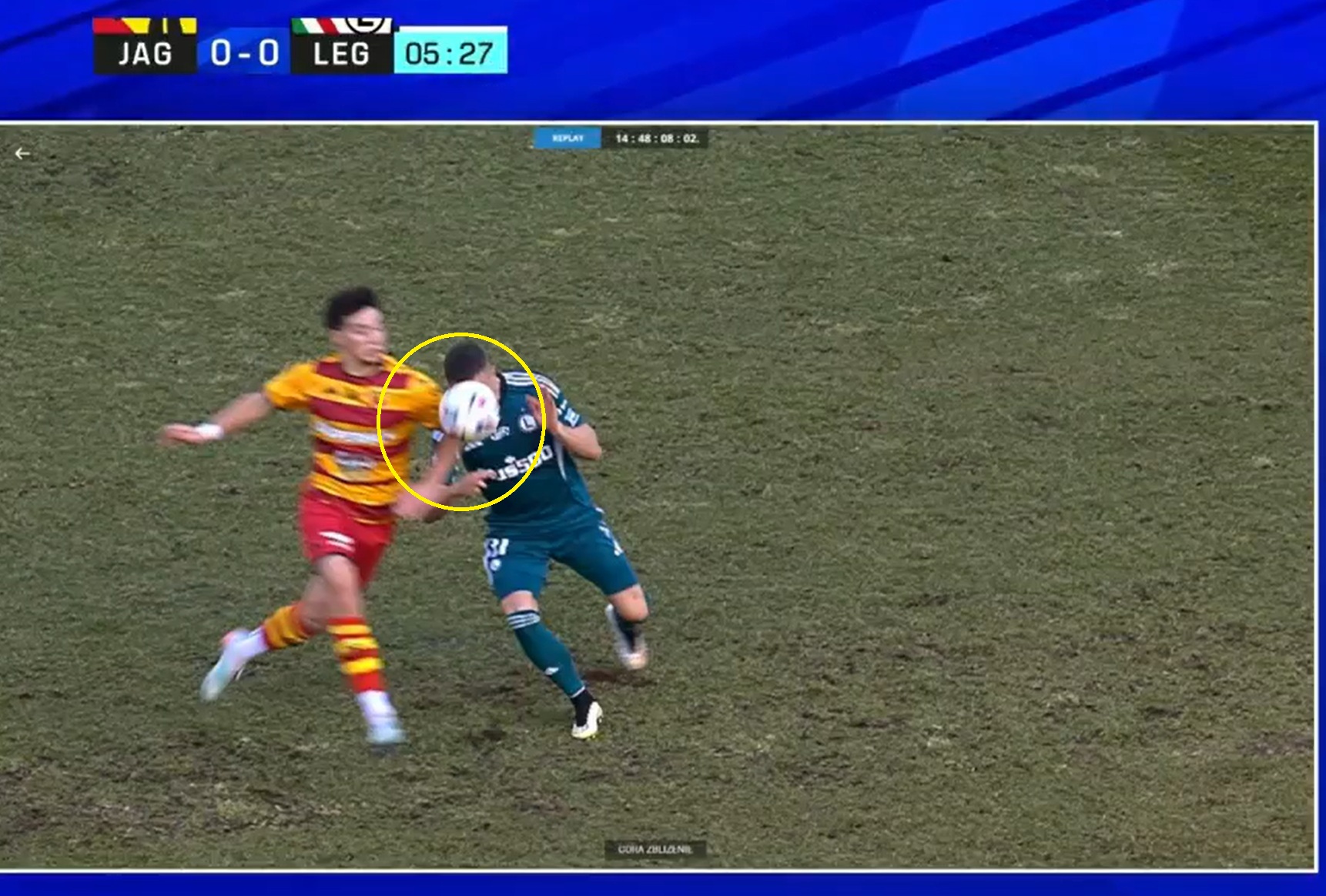 Kontrowersja w meczu Jagiellonii z Legią?! Sędzia odwołał karnego [WIDEO]