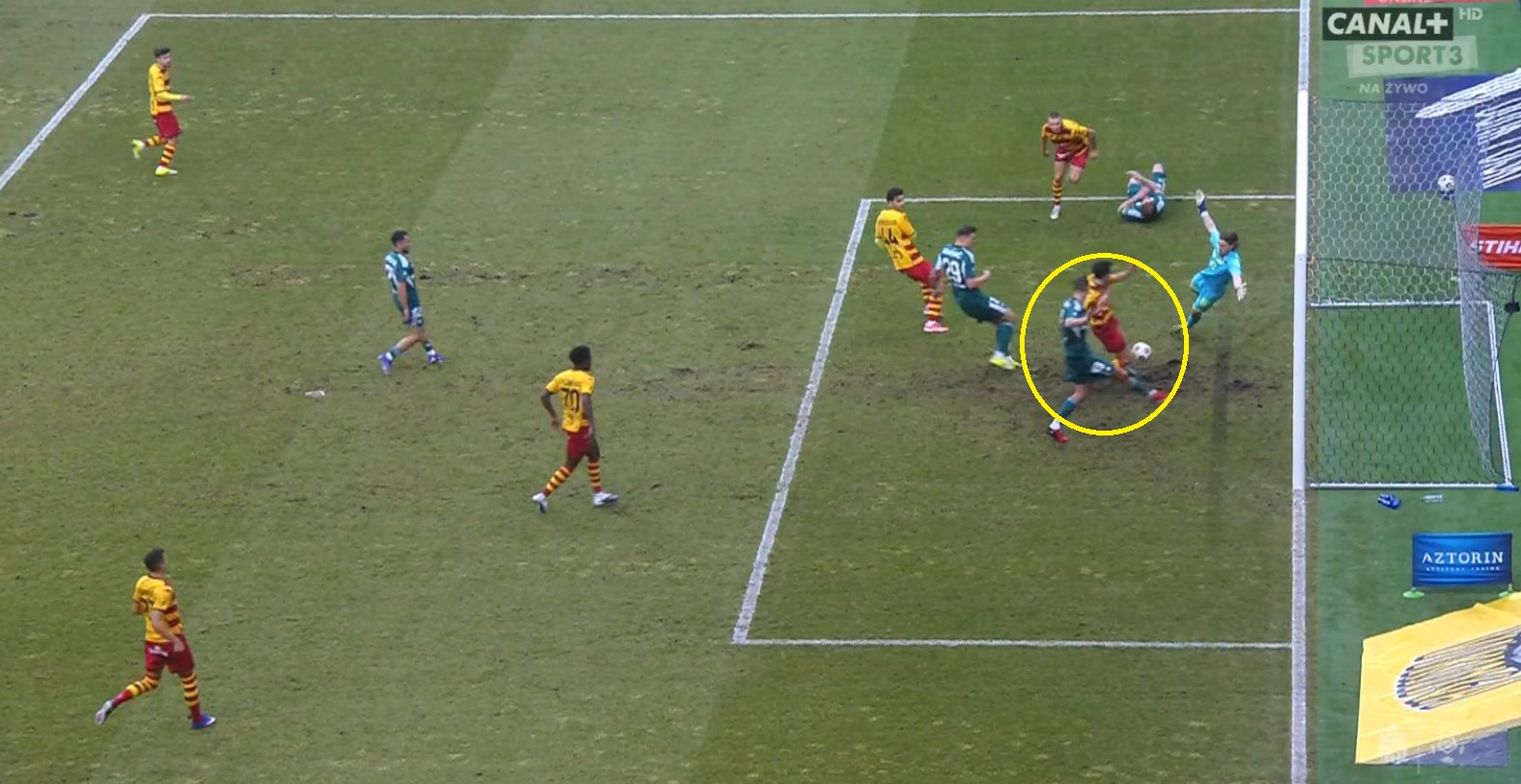 Dwa "swojaki" Jagiellonii w meczu z Legią. Niewiarygodne sceny w Białymstoku [WIDEO]