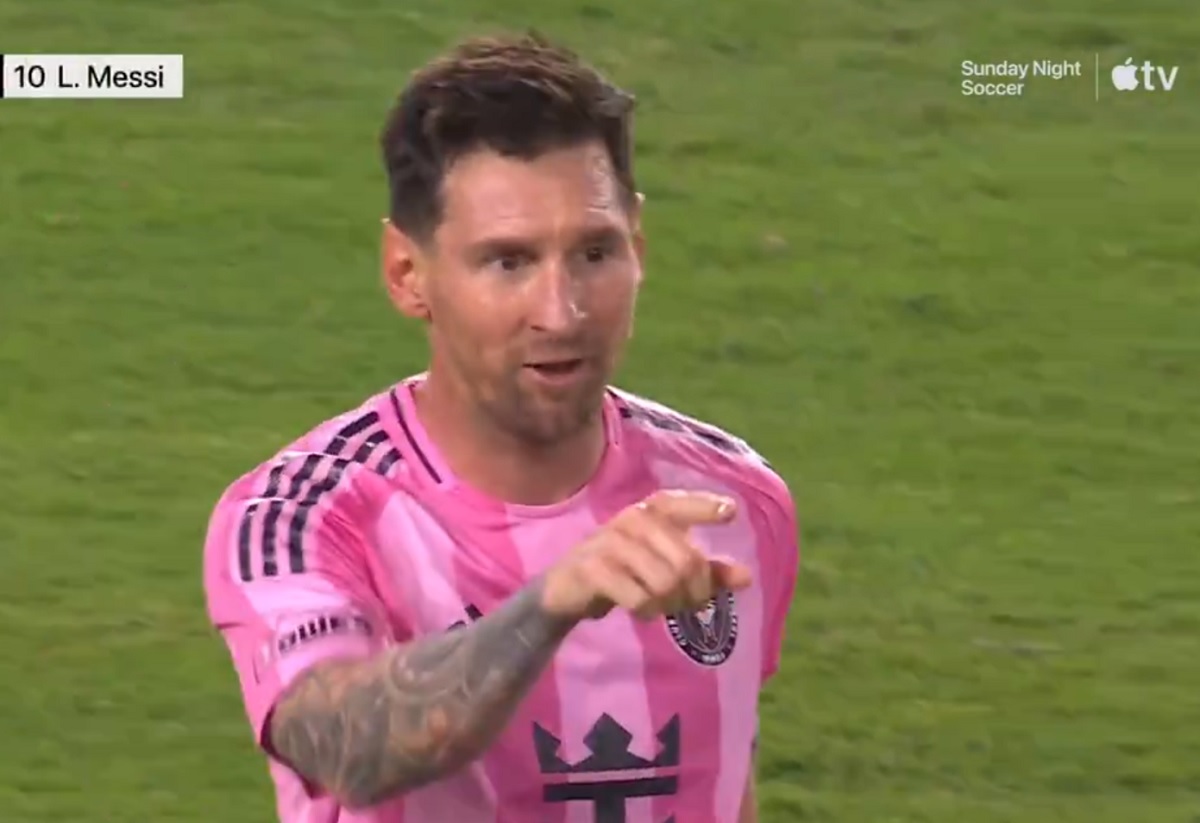 Zaskakujące zachowanie Messiego. Zadrwił z trenera rywali [WIDEO]