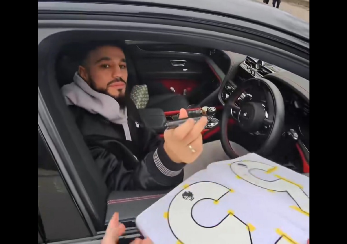 Głośno po zachowaniu gracza United. Wystarczyło, że dał autograf [WIDEO]