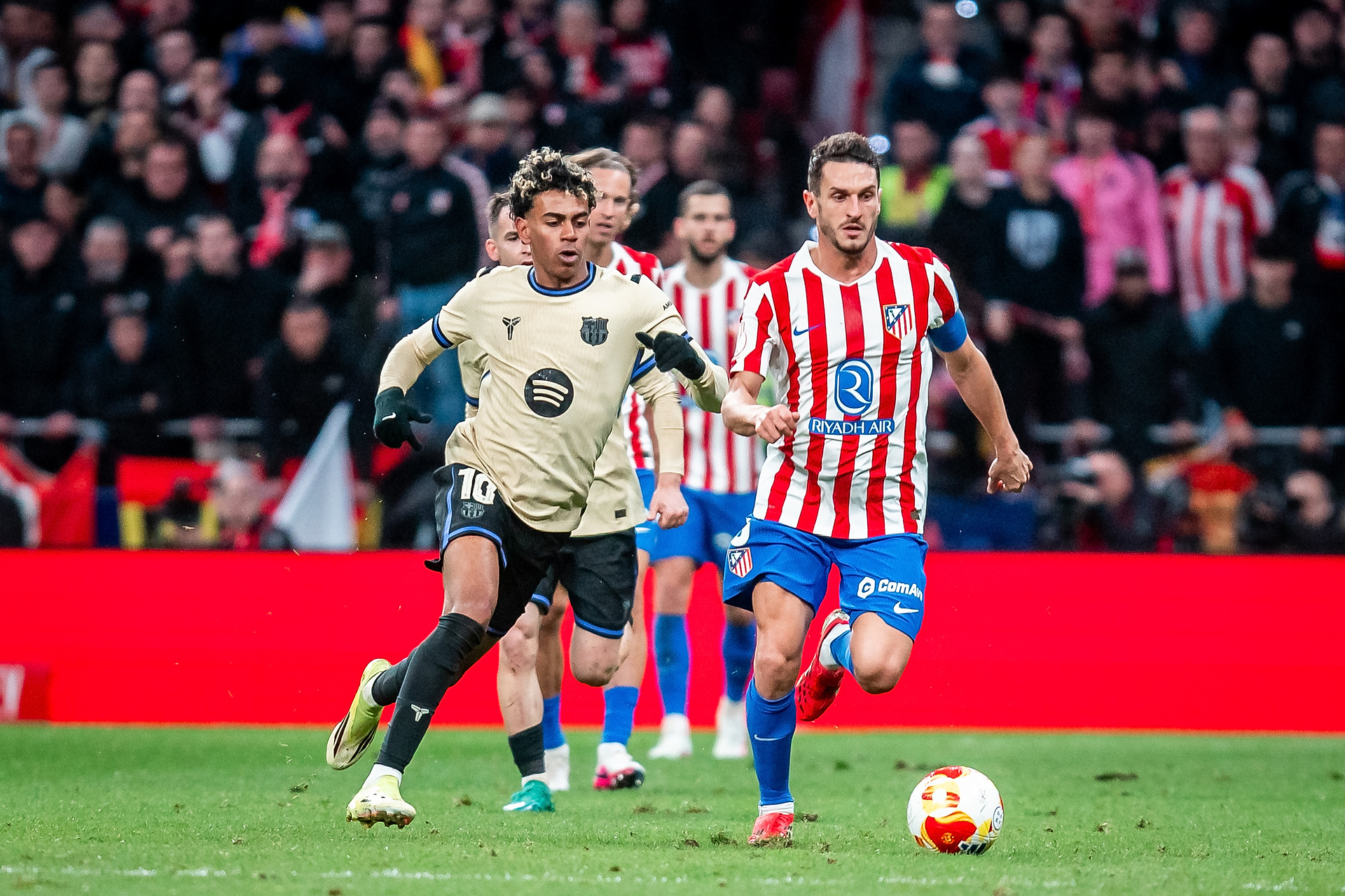 Barcelona prowadzi, Atletico znacznie bliżej finału. Katalończycy próbują dokonać cudu