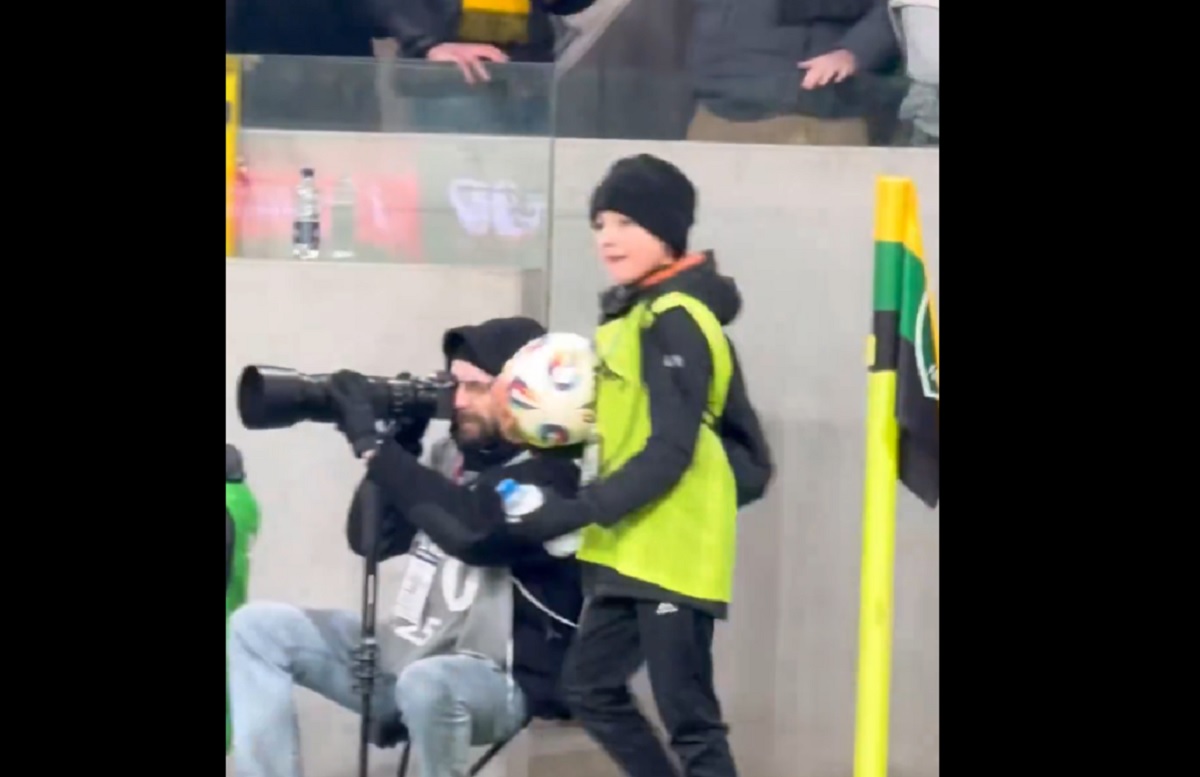 Chłopiec od podawania piłek pomógł wyrzucić Widzew. Tylko spójrzcie [WIDEO]