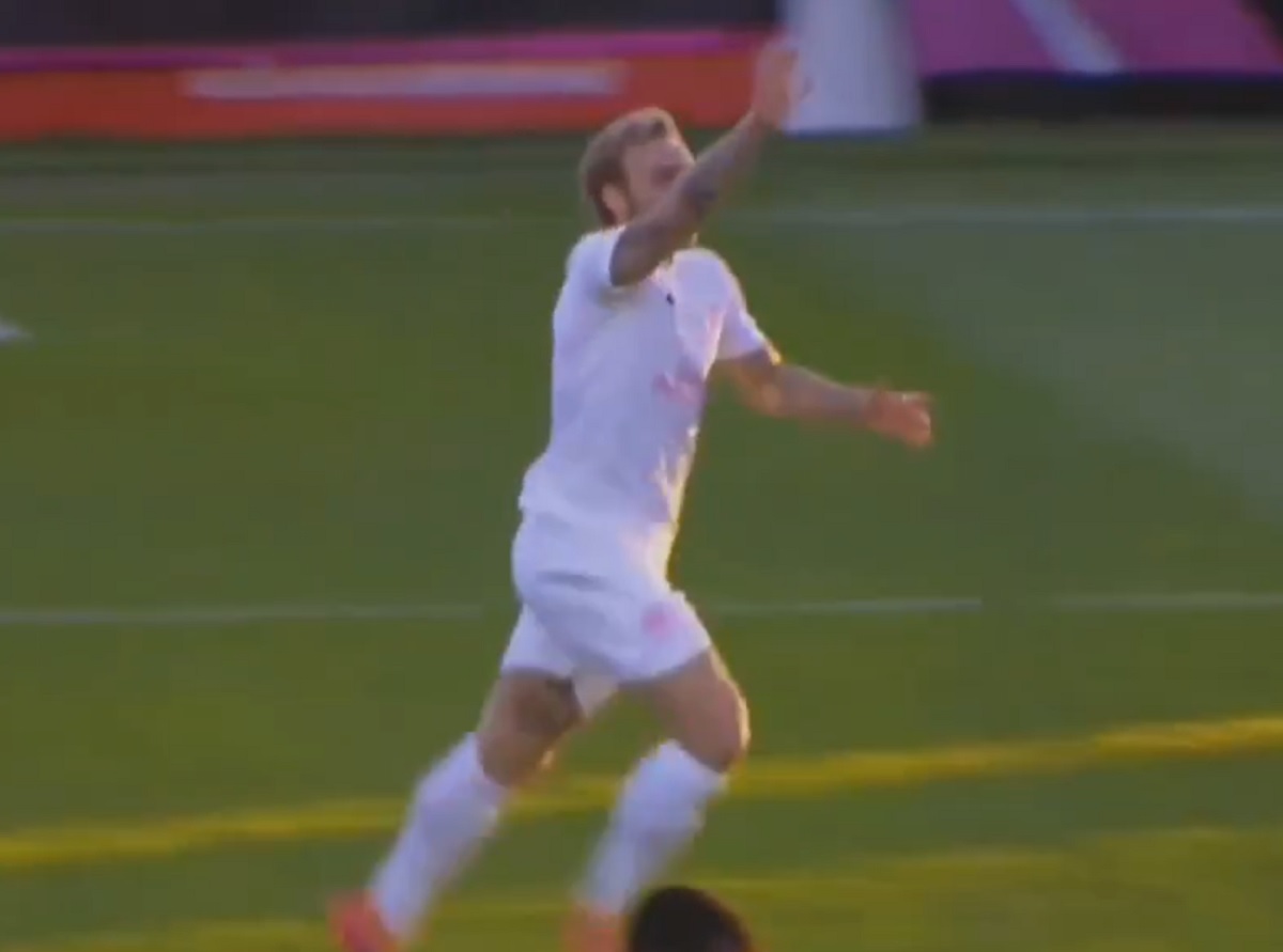 Puchacz szaleje, Ba Loua dał "popis". Byli piłkarze Lecha skradli show [WIDEO]