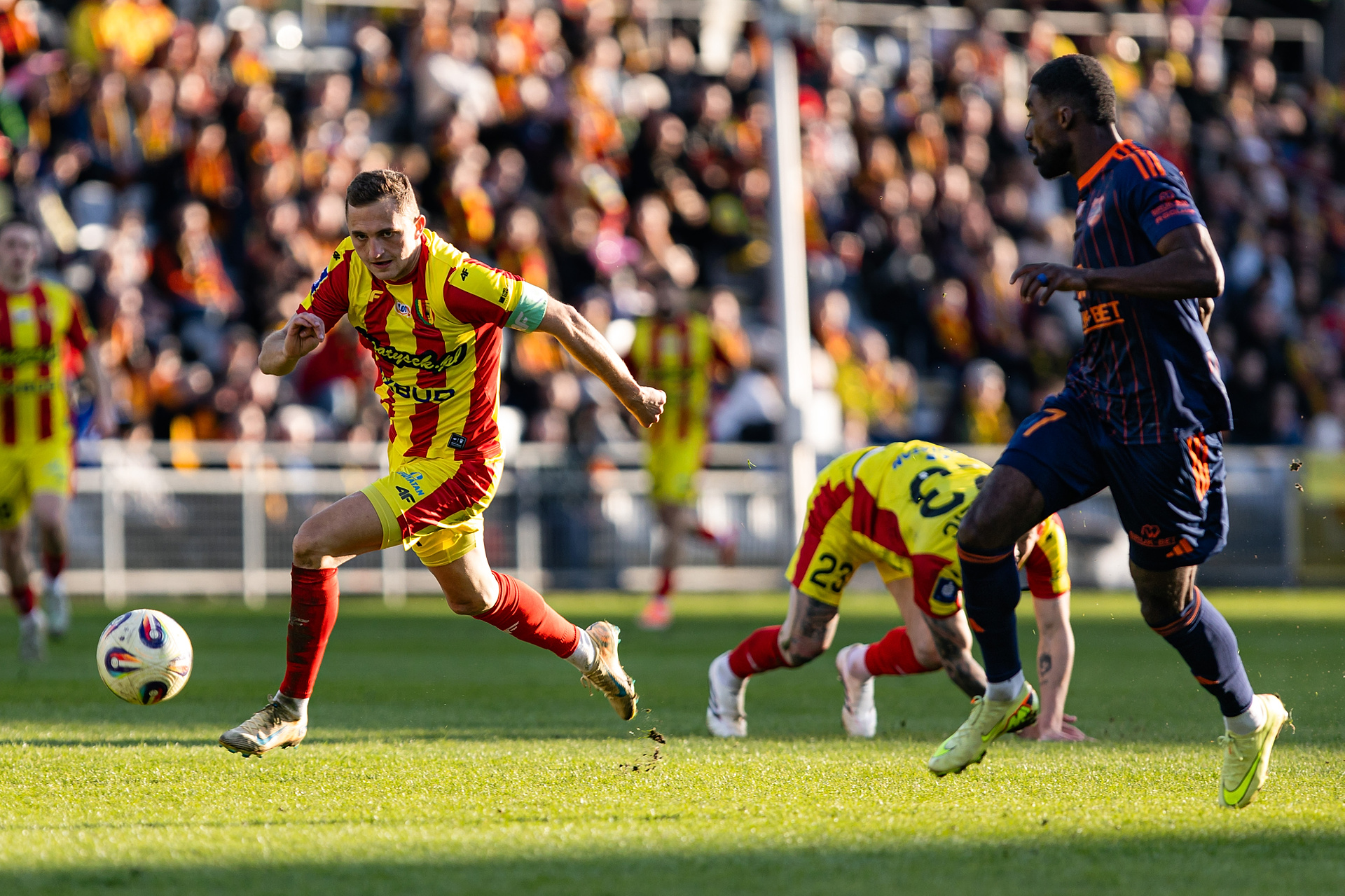 Przełamanie Korony. Strzeliła gola po... rzucie sędziowskim! [WIDEO]