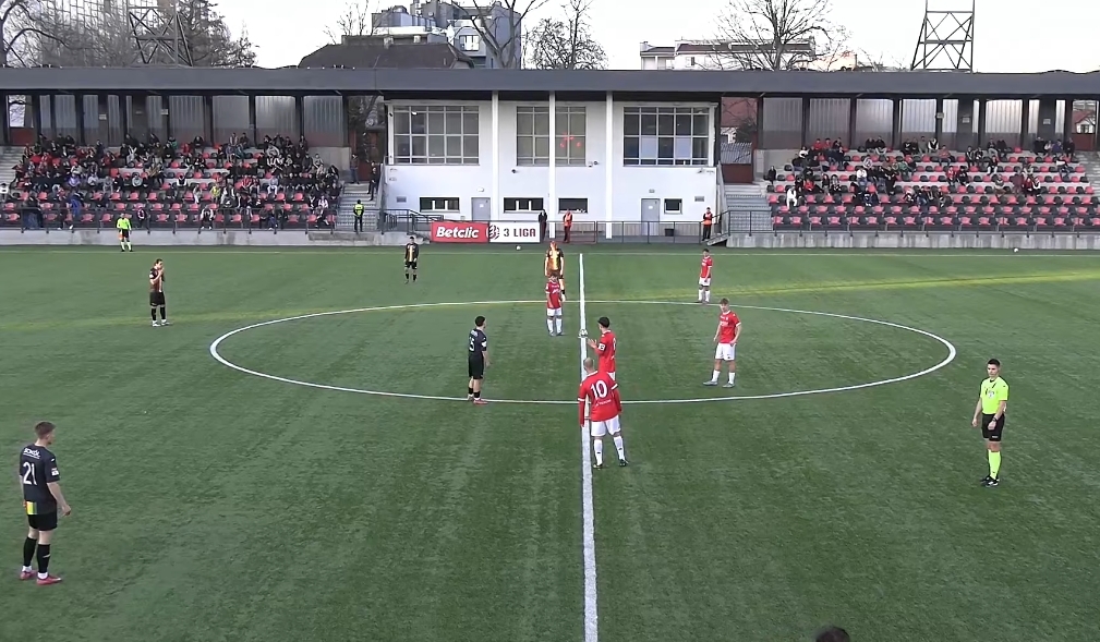 Królewski pojawił się na stadionie. Ten mecz ogląda na żywo