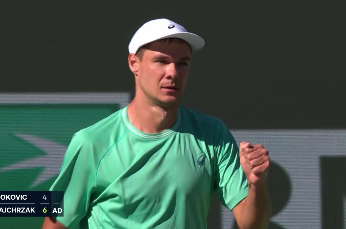 Majchrzak zagrał trzy sety z Djokoviciem. Początek był jak ze snów