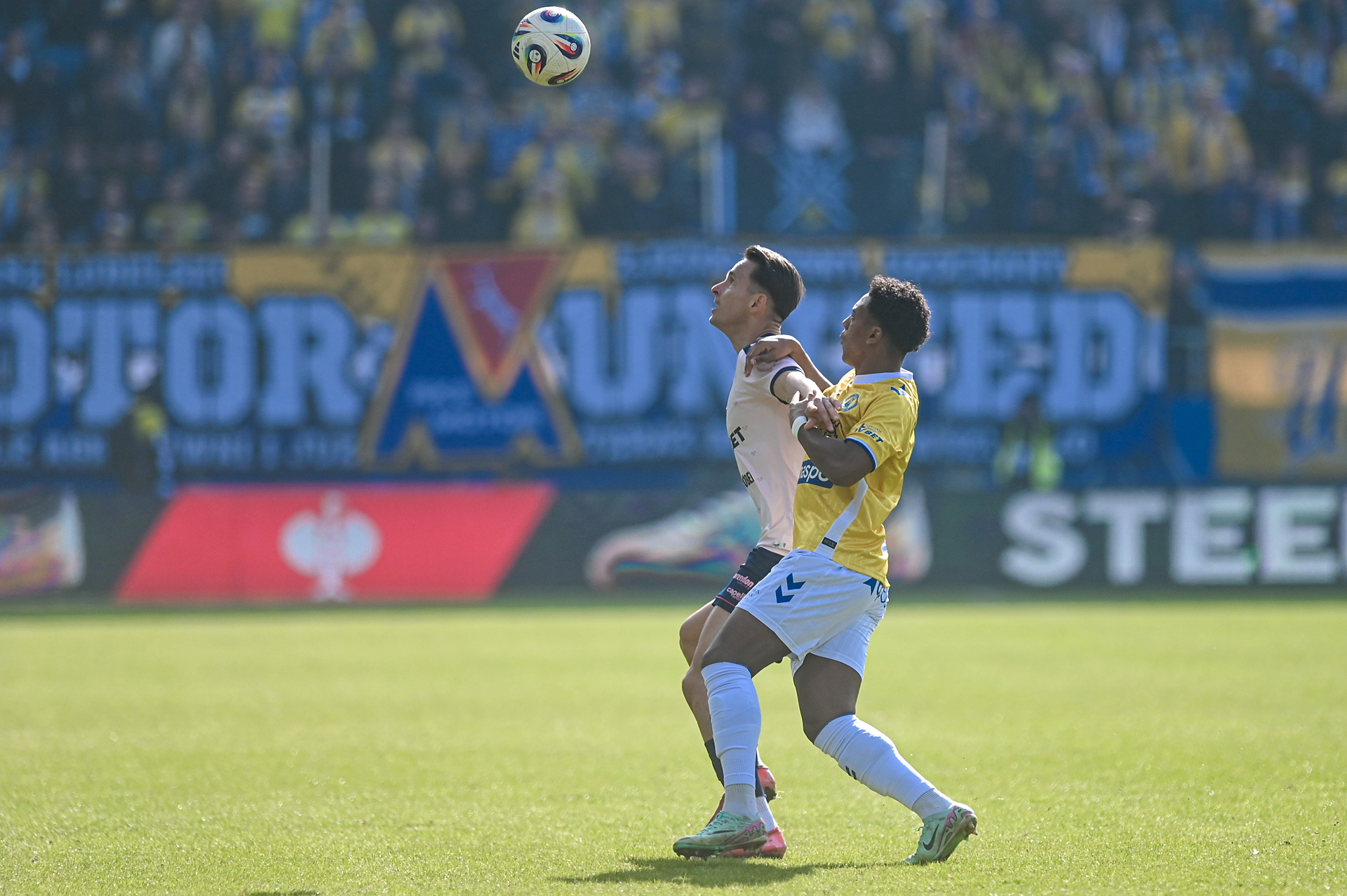 Niedziela, godzina 12:15, pogoda nie dopisywała Motorowi i Górnikowi do grania w piłkę