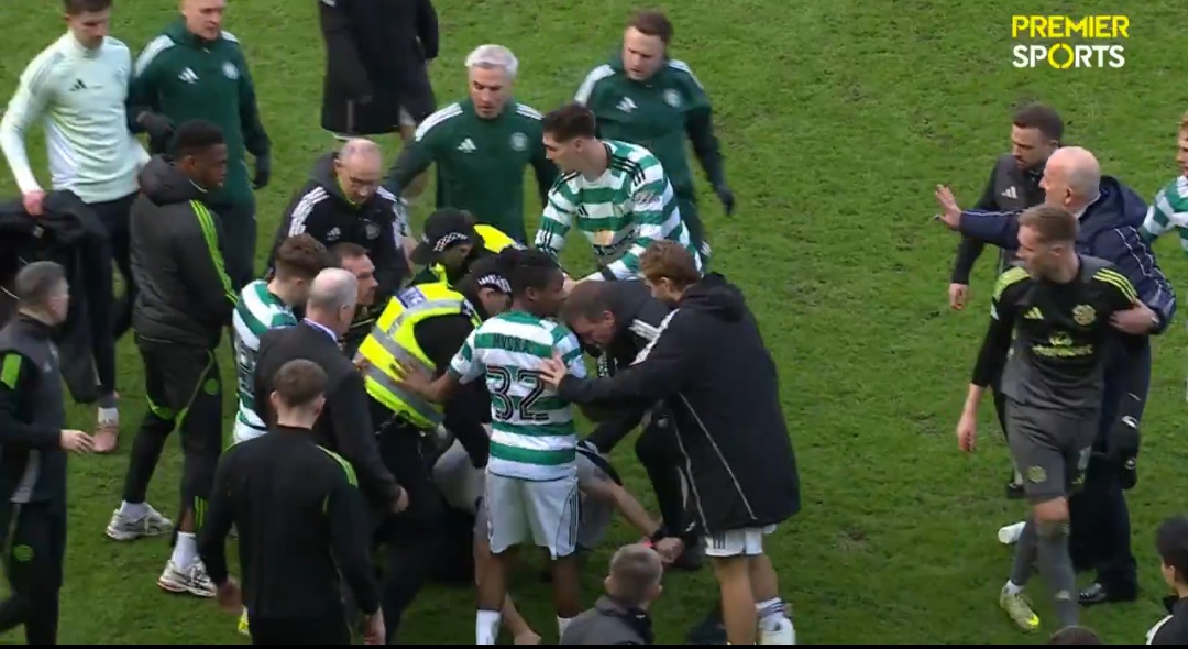 Skandal po słynnych derbach. Zamaskowani kibice wtargnęli na murawę [WIDEO]