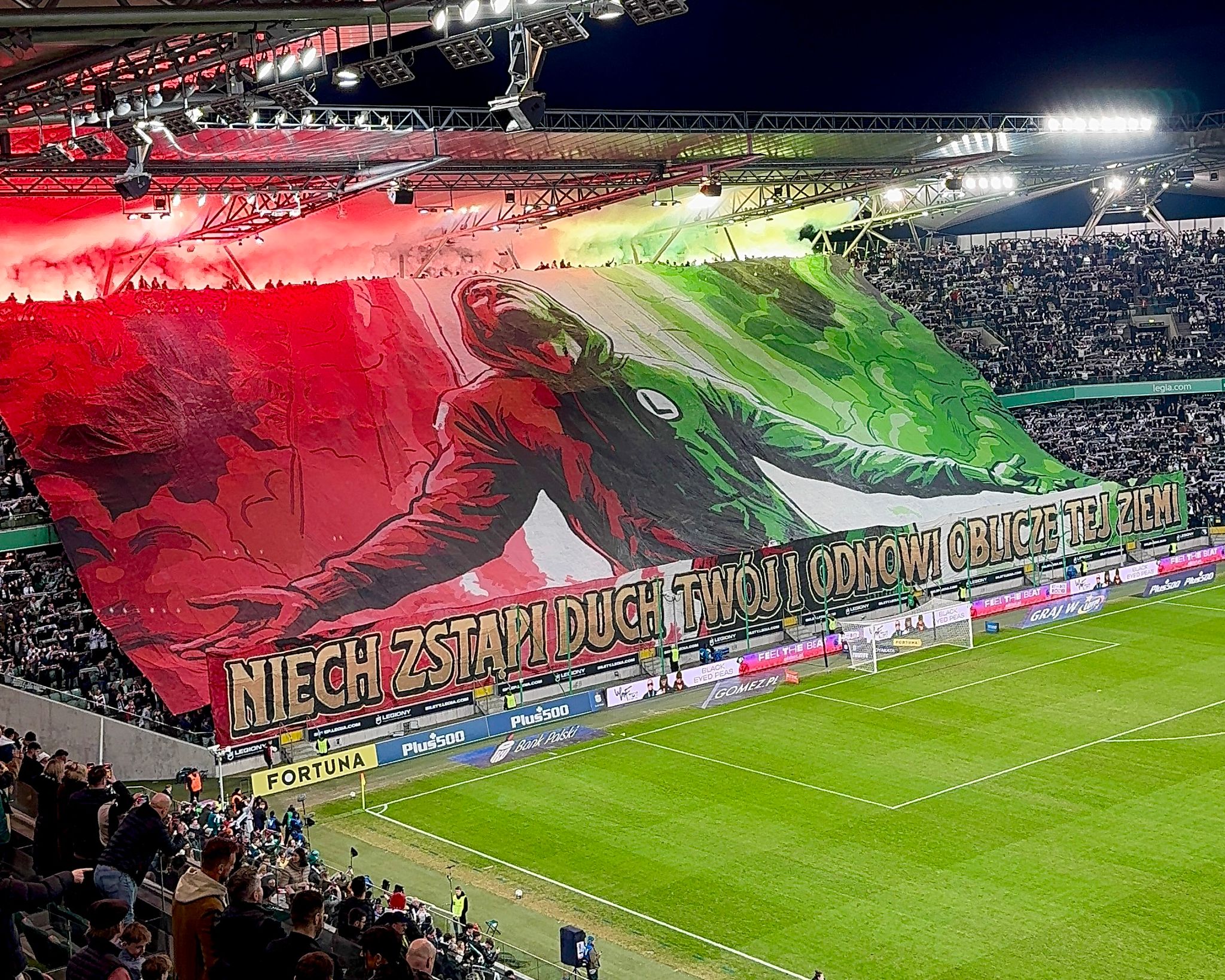 Specjalna oprawa Legii na mecz z Cracovią. Oto, co pokazali kibice