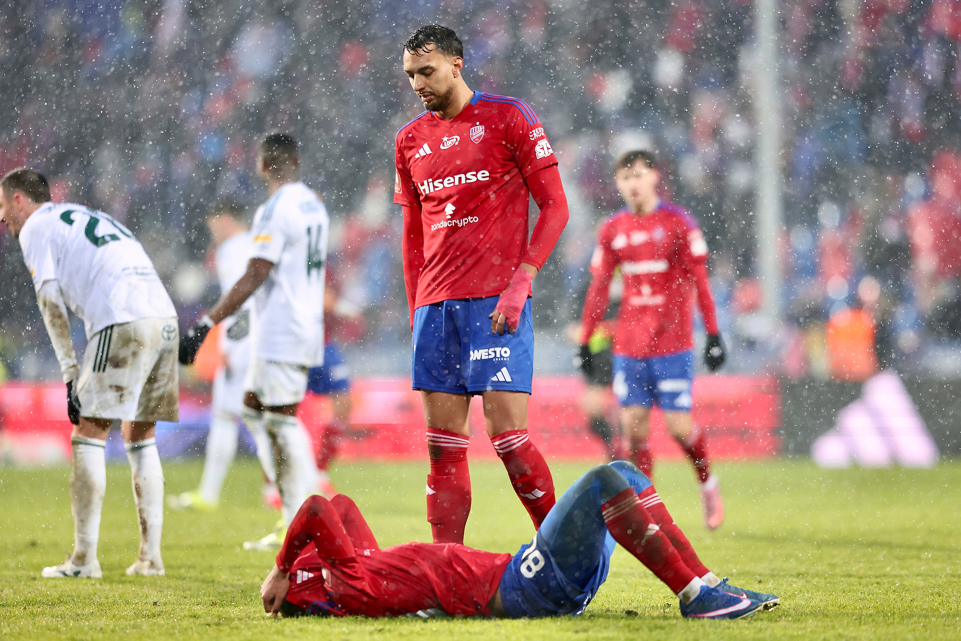 Kontuzja ważnego piłkarza Rakowa. Złe wieści przed meczem z Fiorentiną