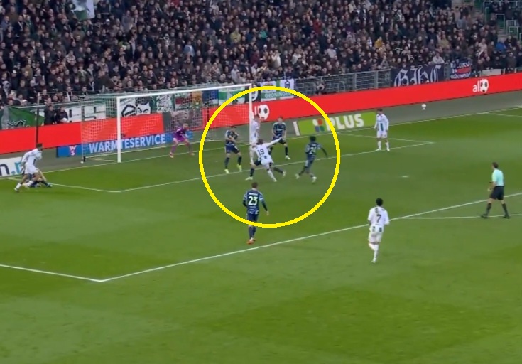 Spektakularne wejście Polaka! Gigant na kolanach, trener już się spakował [POLACY ZA GRANICĄ]