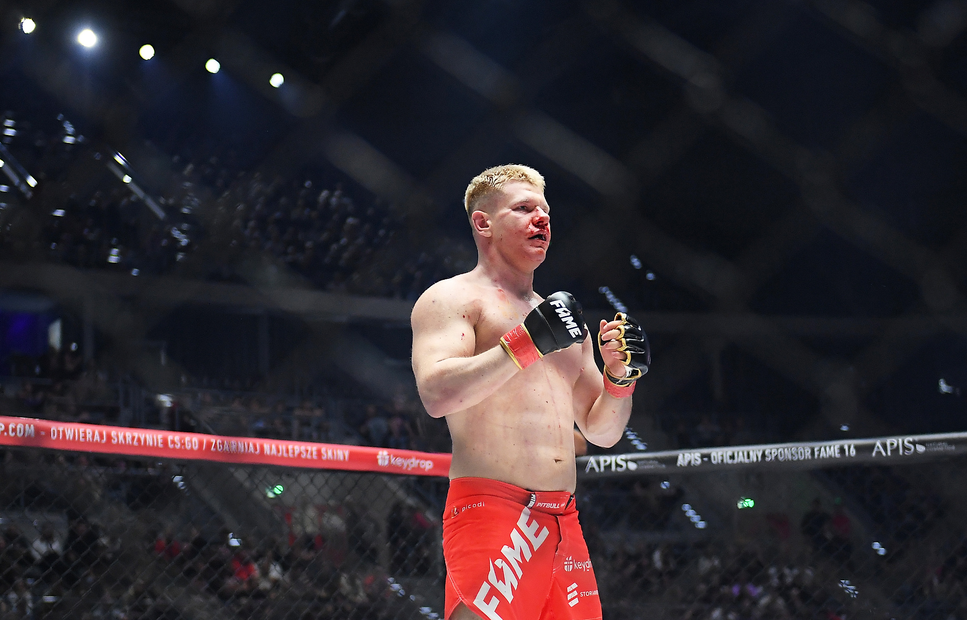 Media: Znany freak-fighter zatrzymany przez służby