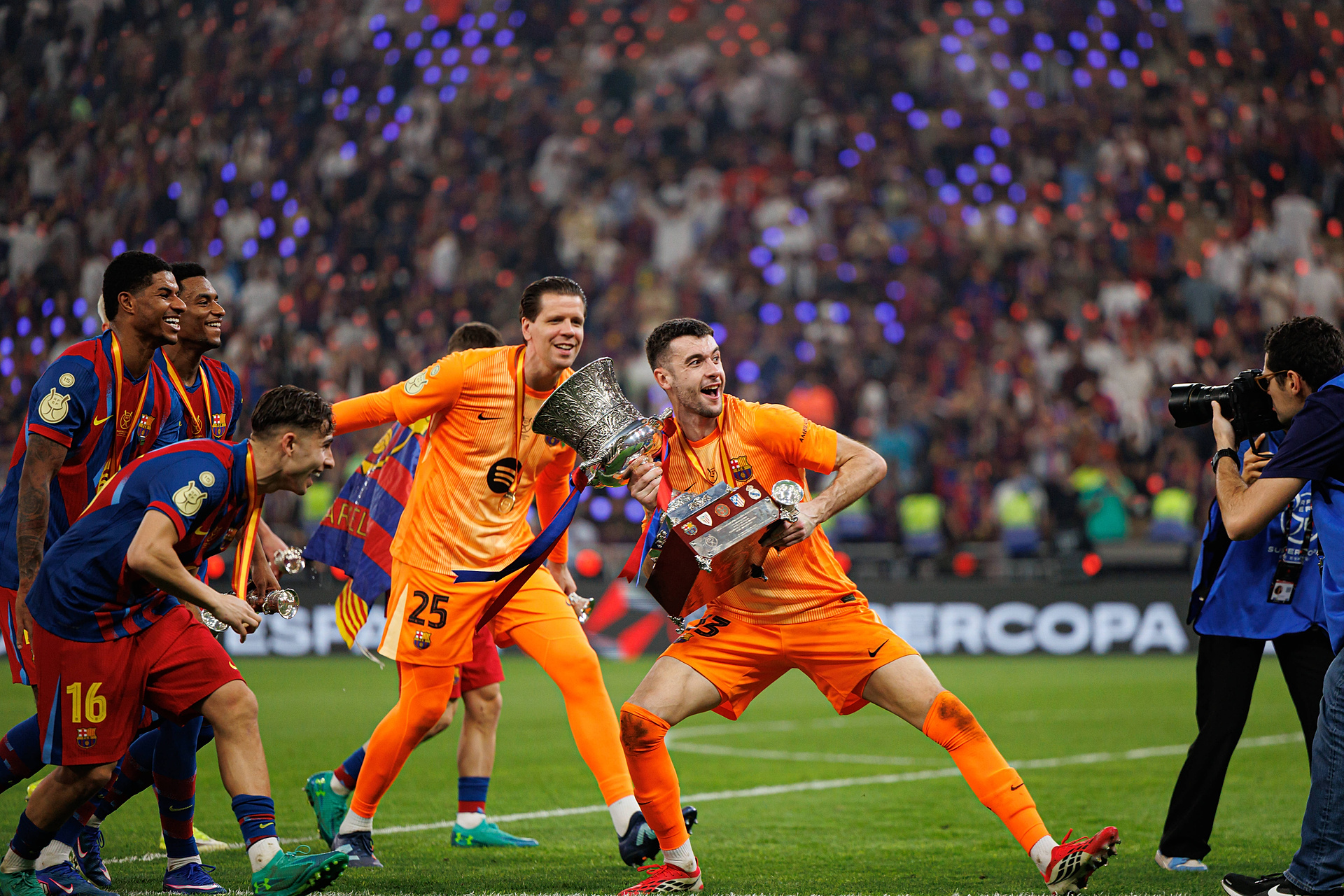 Ważny piłkarz Barcelony miał ofertę z Premier League. Sam to ujawnił