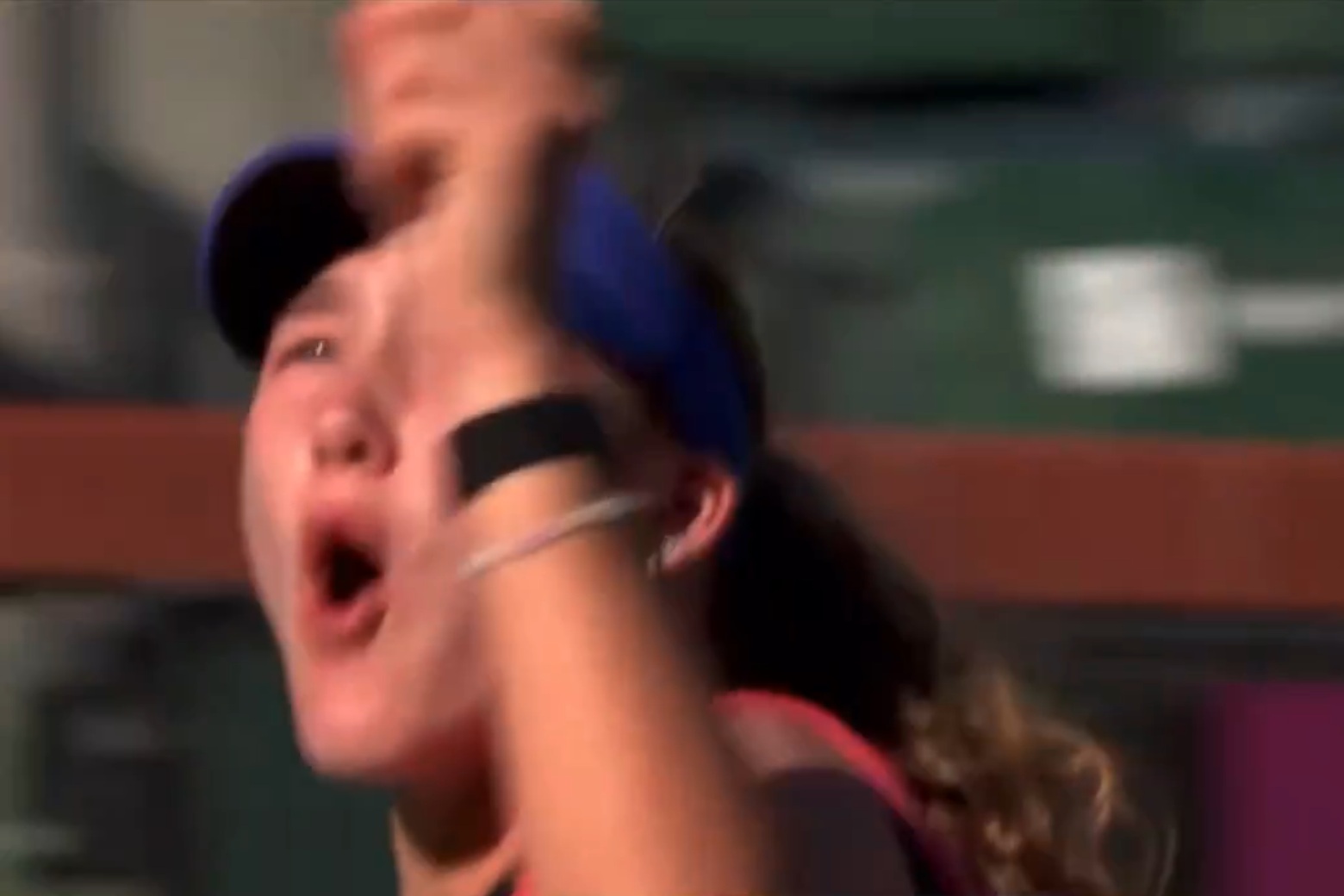 Atak furii gwiazdy tenisa. Nie mogli jej uspokoić. "P****olę was!" [WIDEO]