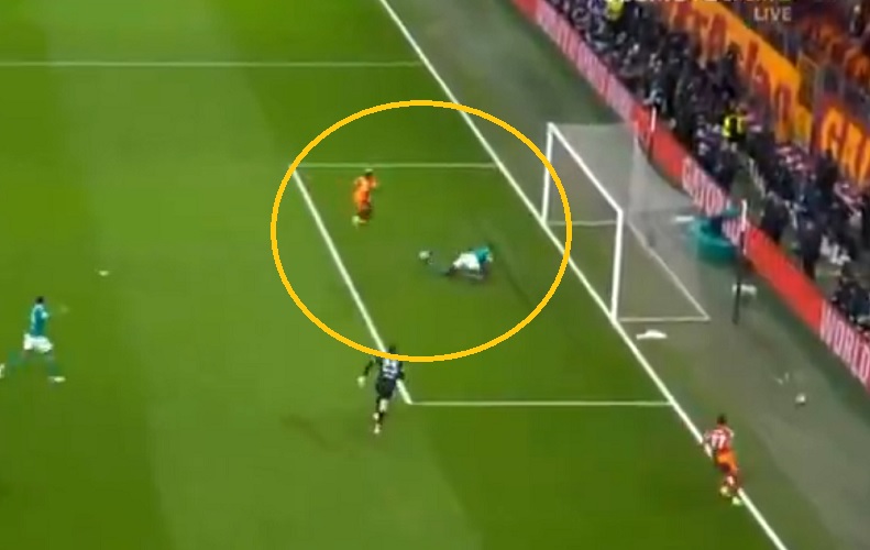 Niebywałe, co zrobił piłkarz Liverpoolu. Koszmarny występ [WIDEO] 